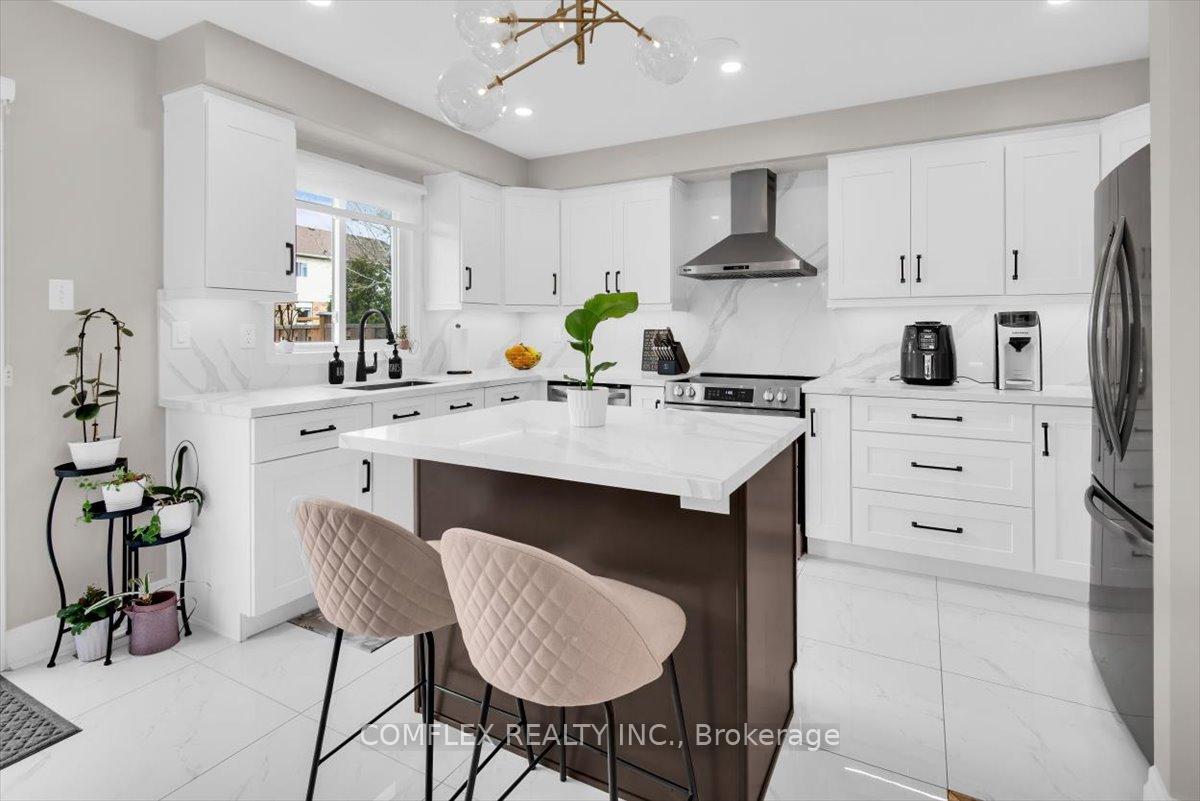 Photo 16 of 4417 Vallence Drive, Burlington, Shoreacres — HOMEH