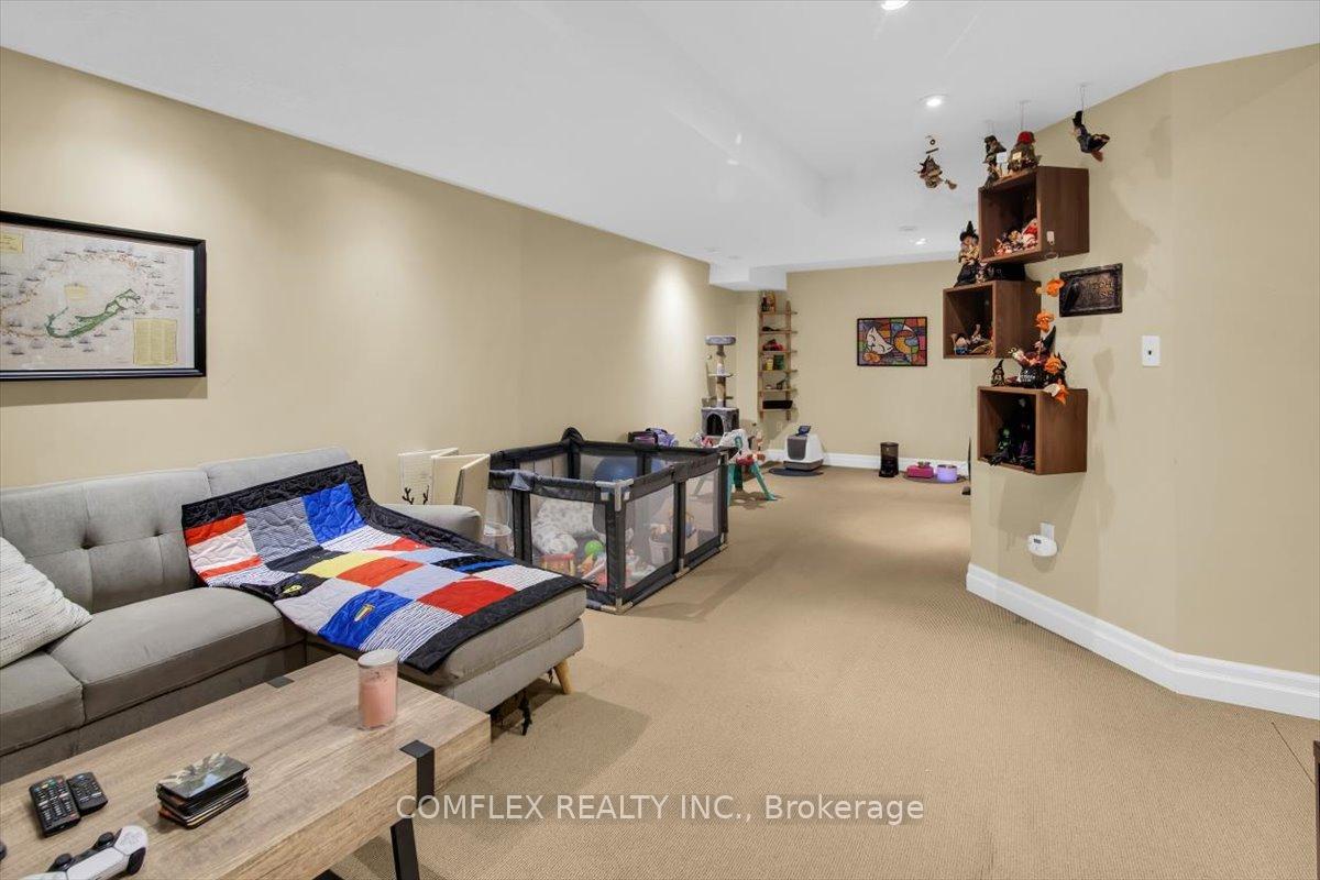 Photo 34 of 4417 Vallence Drive, Burlington, Shoreacres — HOMEH