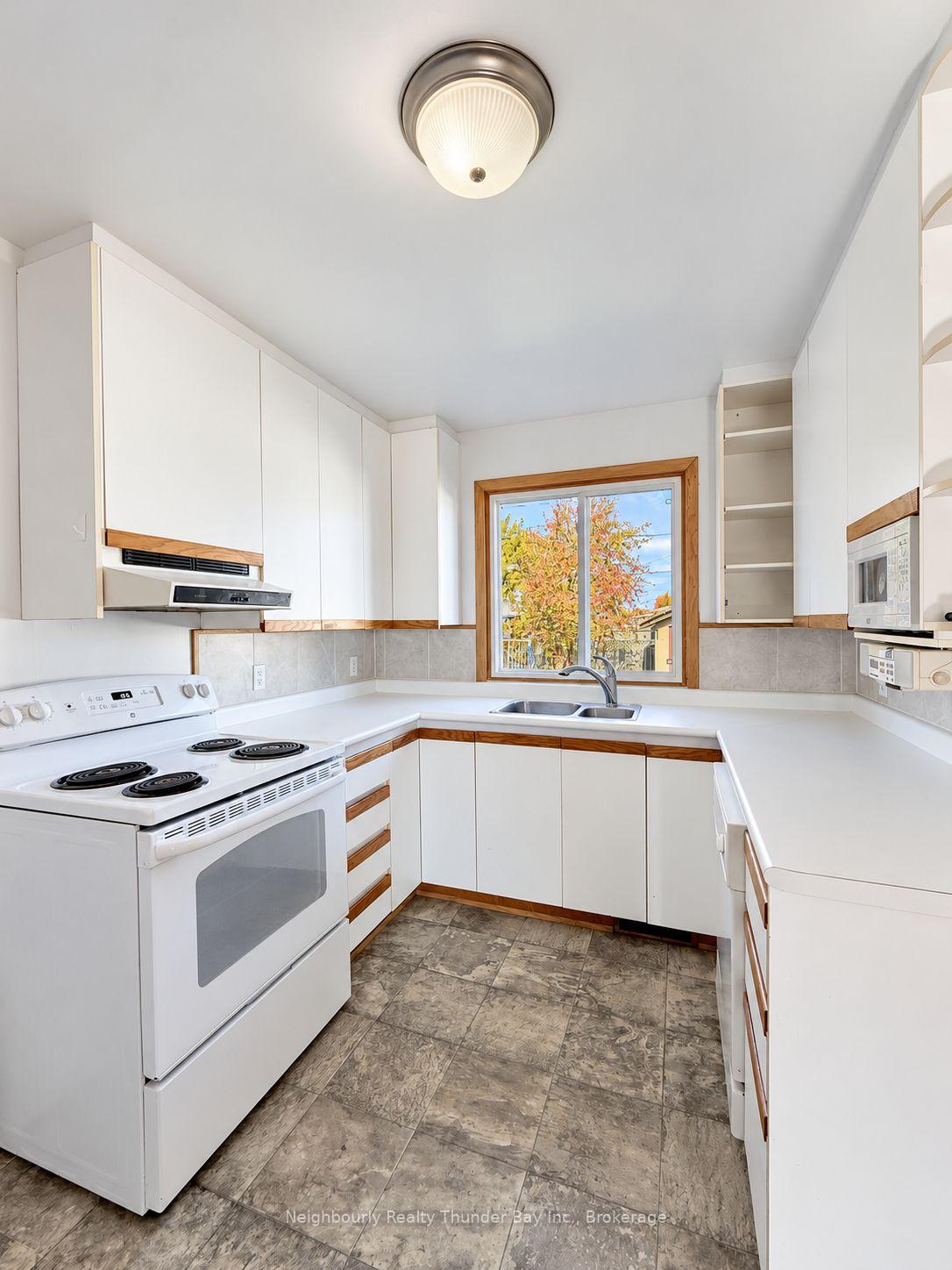 Photo 9 of 119 Glendale Crescent, Thunder Bay, Edgewater Park — HOMEH