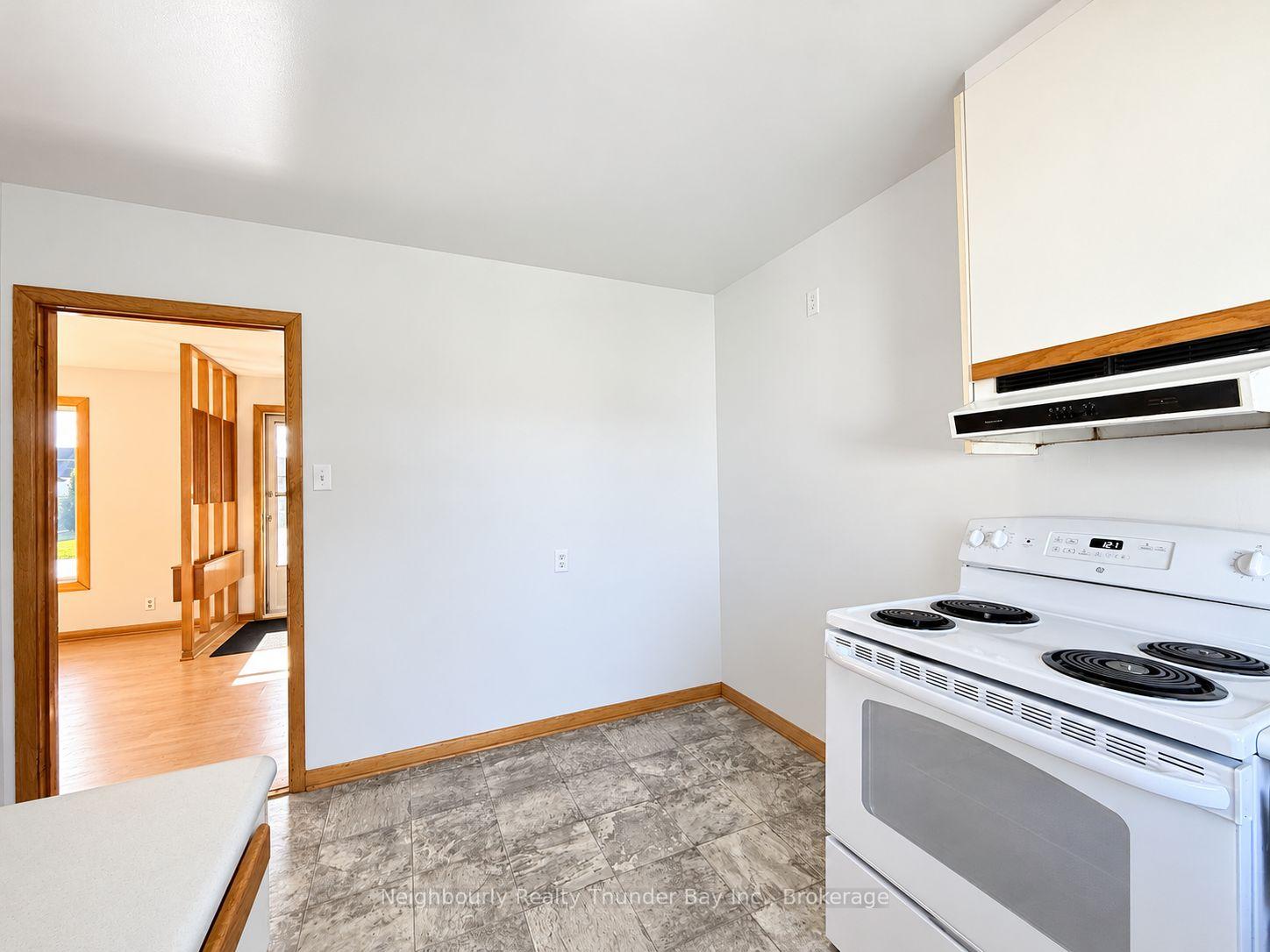Photo 10 of 119 Glendale Crescent, Thunder Bay, Edgewater Park — HOMEH