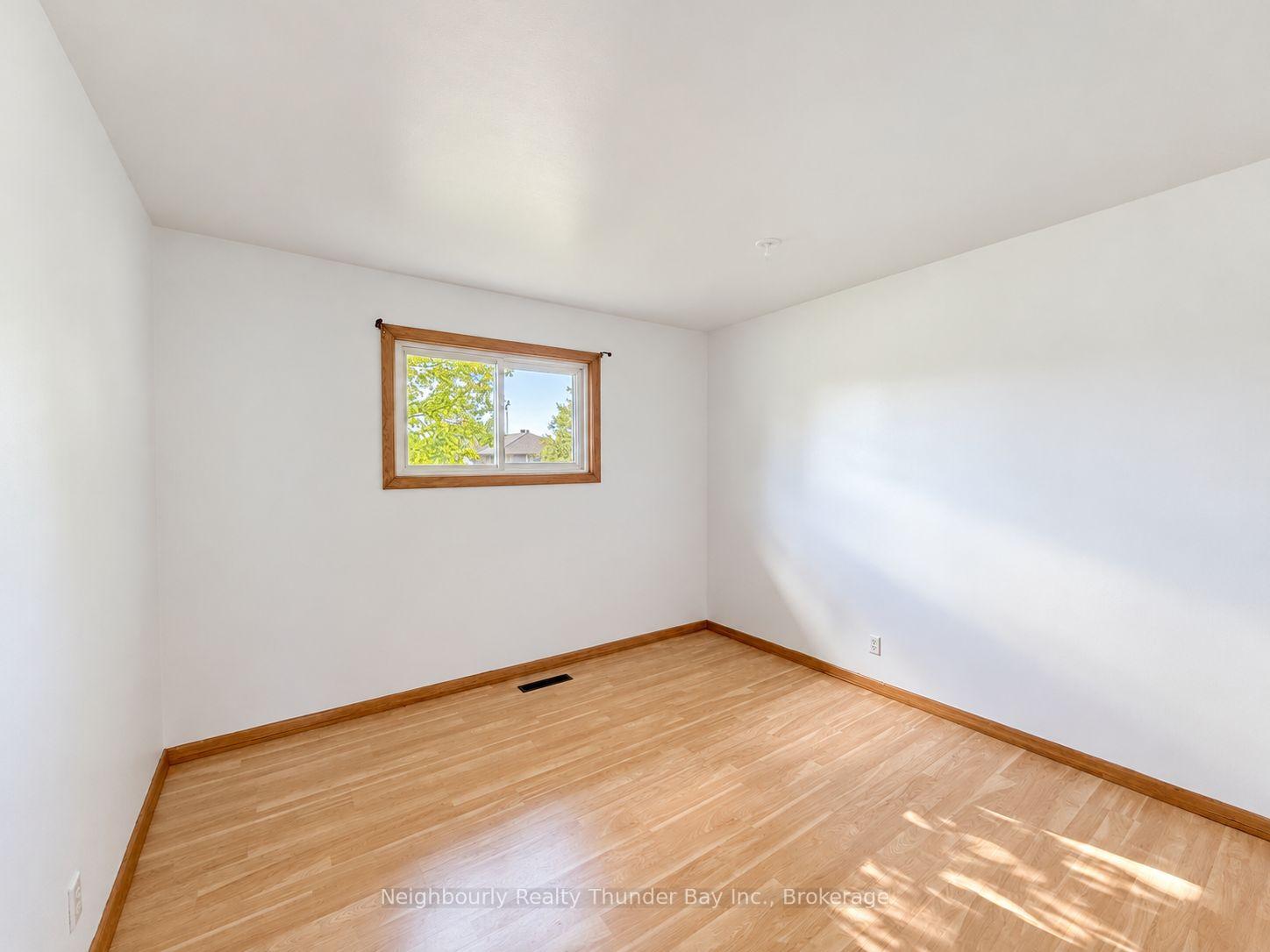 Photo 11 of 119 Glendale Crescent, Thunder Bay, Edgewater Park — HOMEH