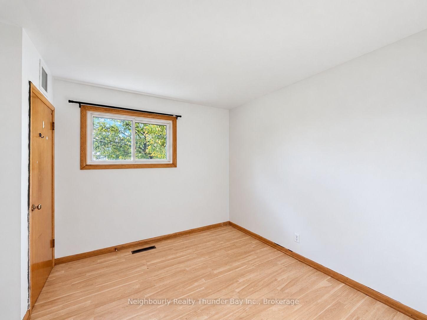 Photo 16 of 119 Glendale Crescent, Thunder Bay, Edgewater Park — HOMEH