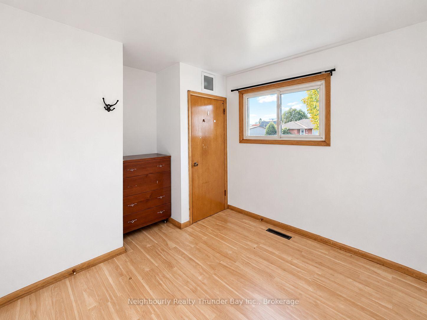 Photo 17 of 119 Glendale Crescent, Thunder Bay, Edgewater Park — HOMEH