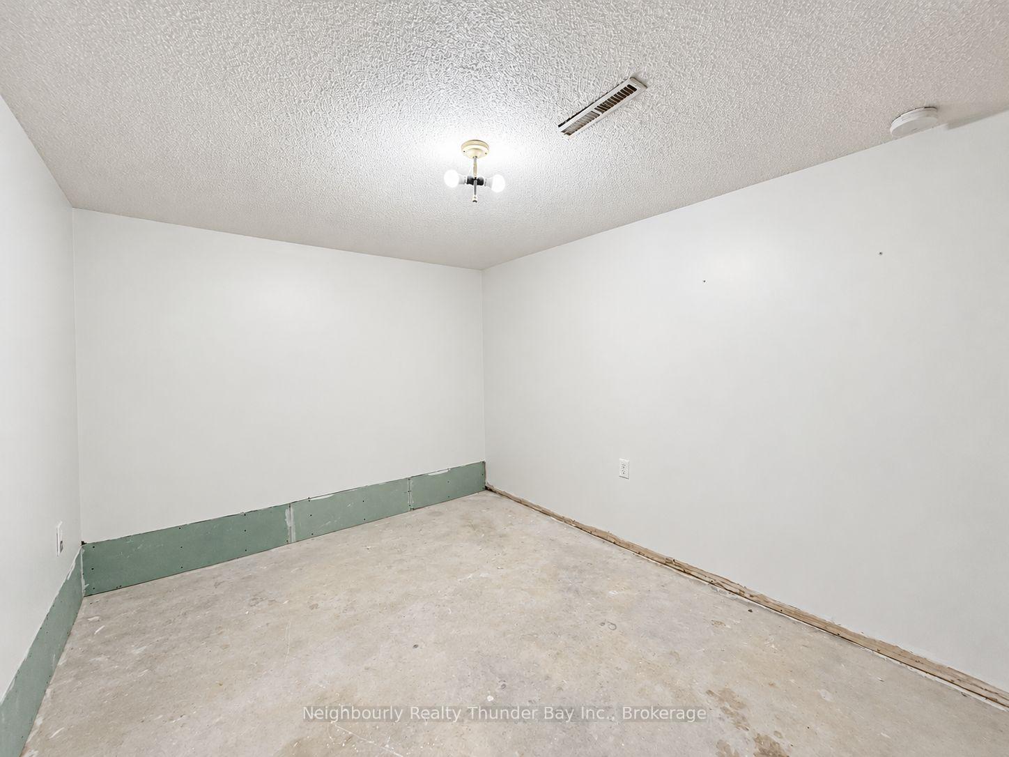 Photo 24 of 119 Glendale Crescent, Thunder Bay, Edgewater Park — HOMEH