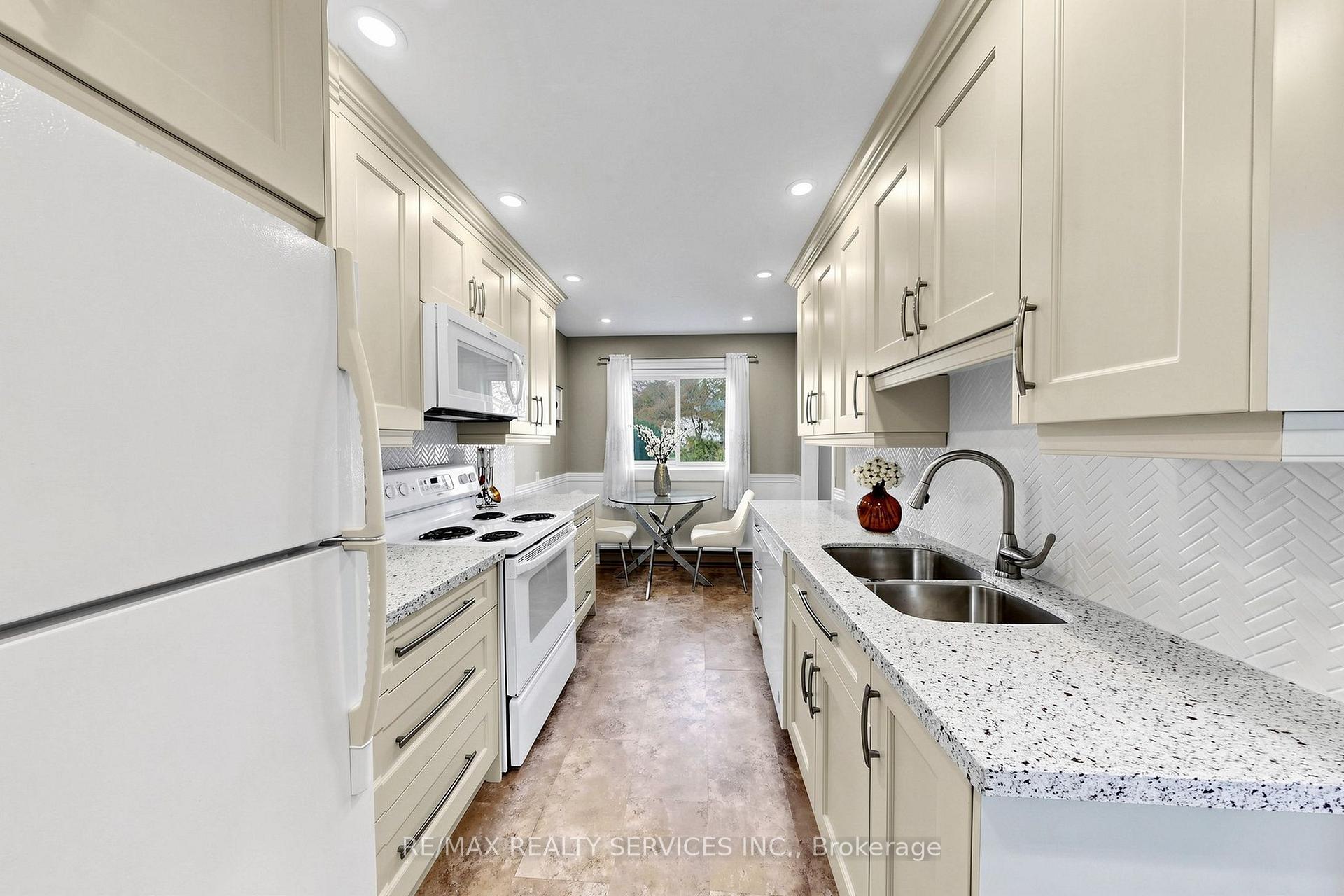Photo 13 of 25 Jennifer Square, Brampton, Northgate — HOMEH