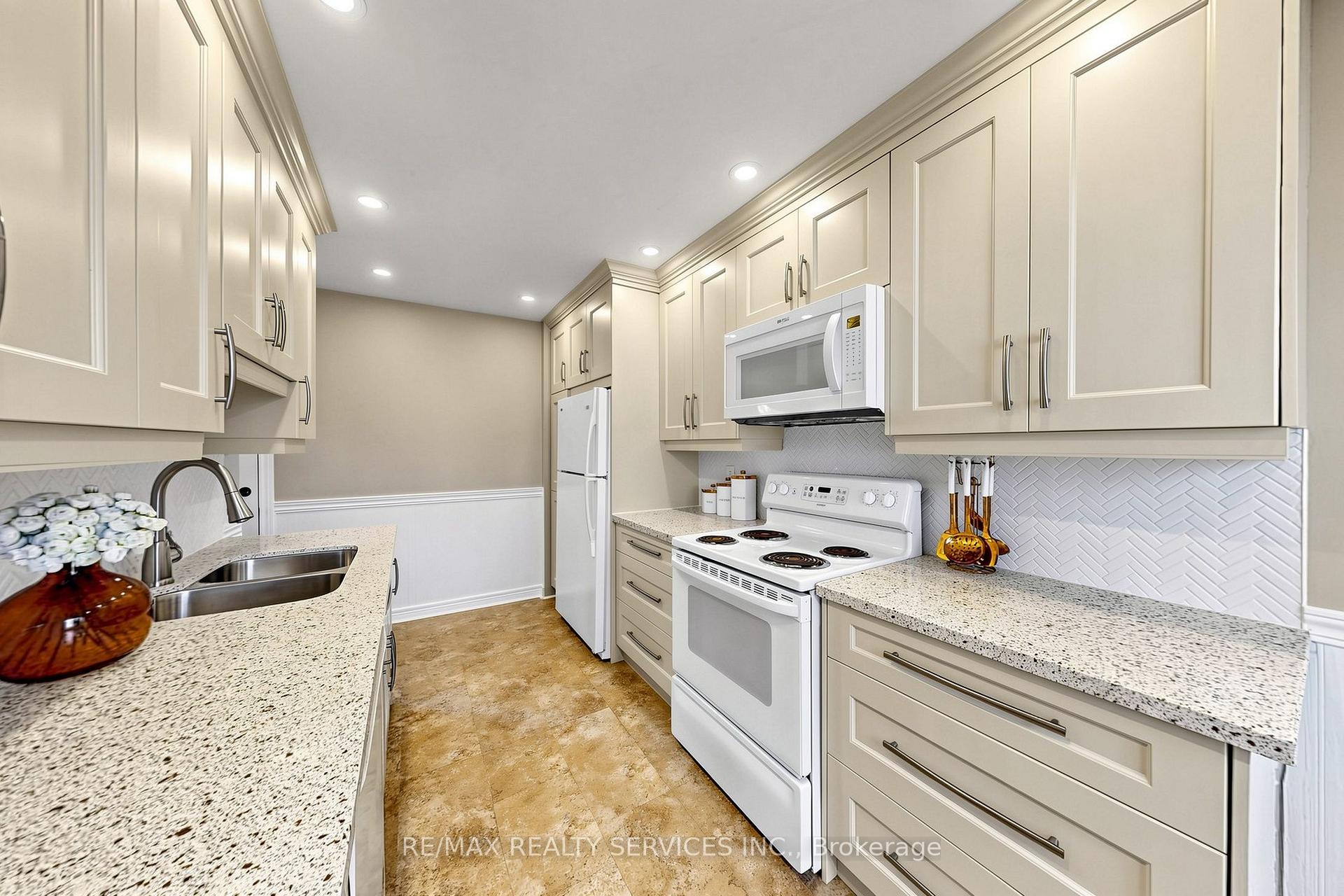 Photo 15 of 25 Jennifer Square, Brampton, Northgate — HOMEH