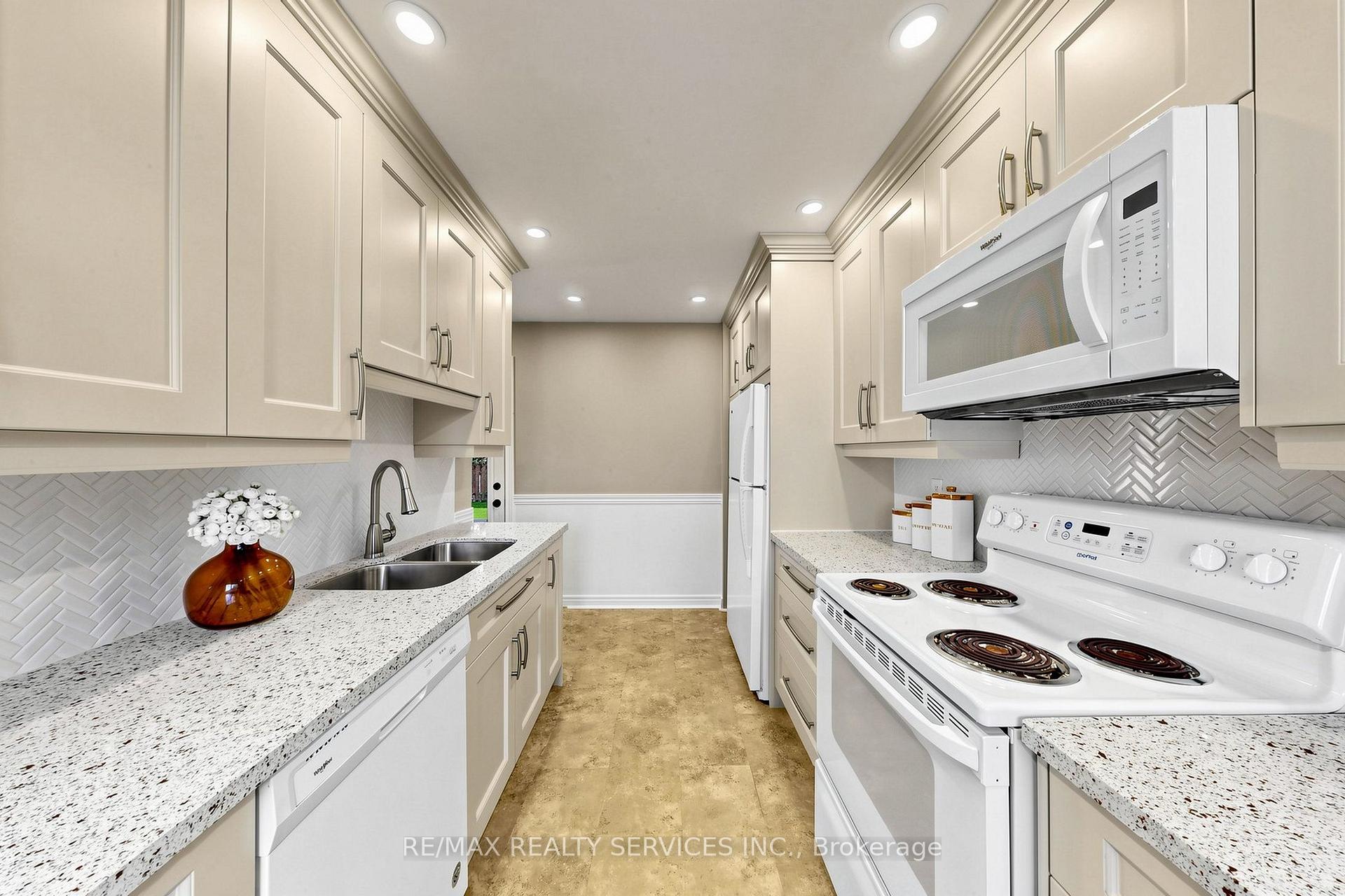 Photo 16 of 25 Jennifer Square, Brampton, Northgate — HOMEH