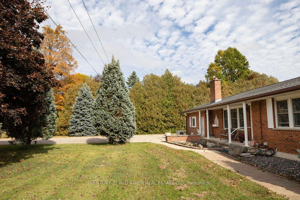 Photo 3 of 312 Carroll Street E, Strathroy-Caradoc, SE — HOMEH