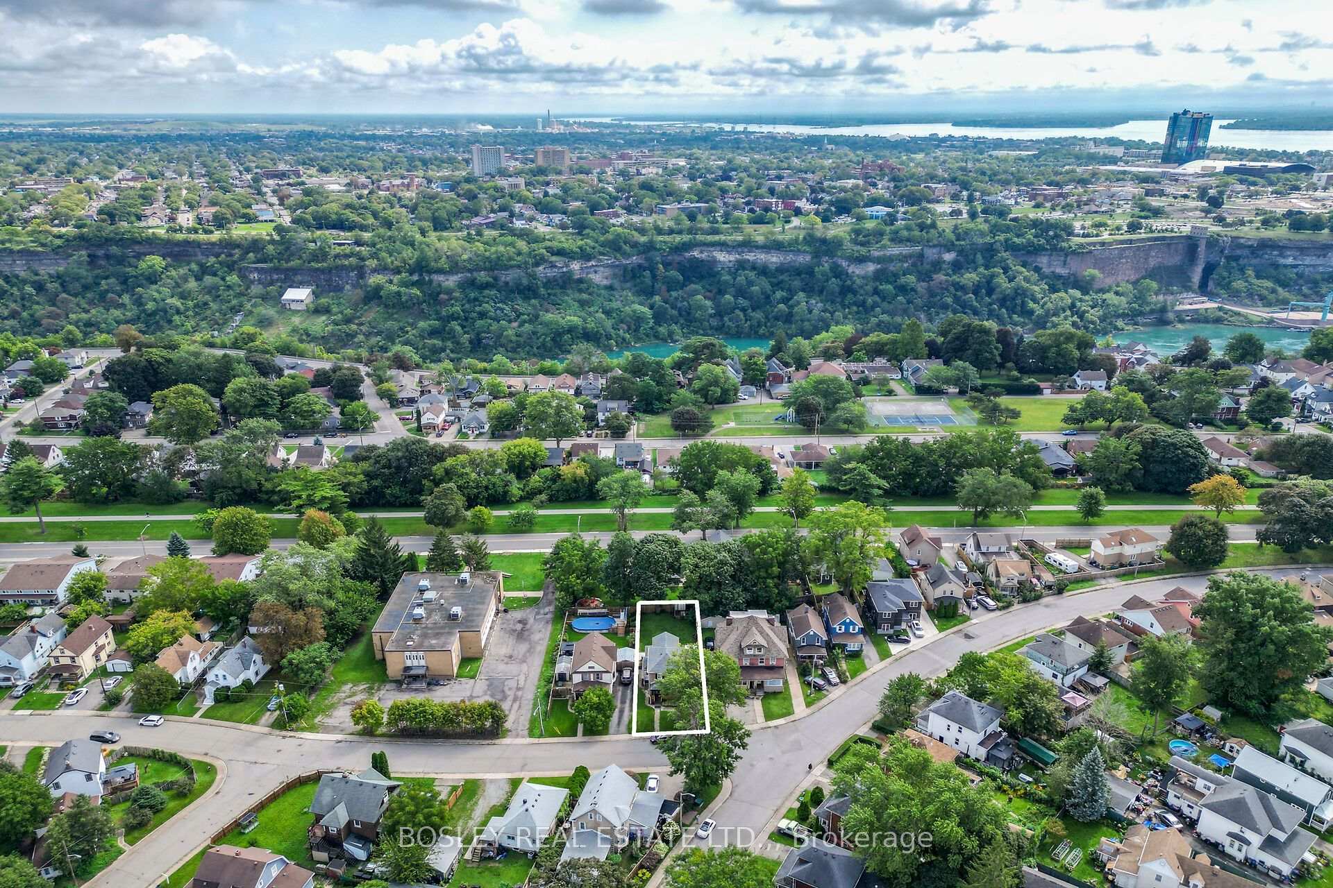 Photo 36 of 5186 Mcglashan Crescent, Niagara Falls, Downtown — HOMEH