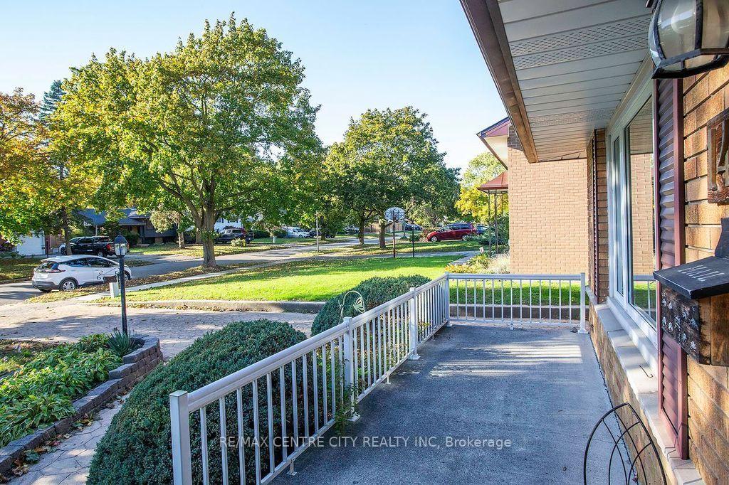 Photo 4 of 1478 Glengarry Avenue, London, North H — HOMEH
