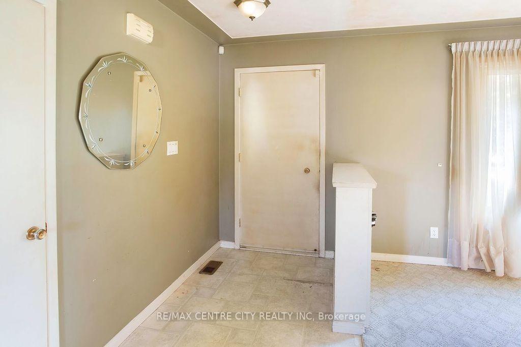 Photo 6 of 1478 Glengarry Avenue, London, North H — HOMEH