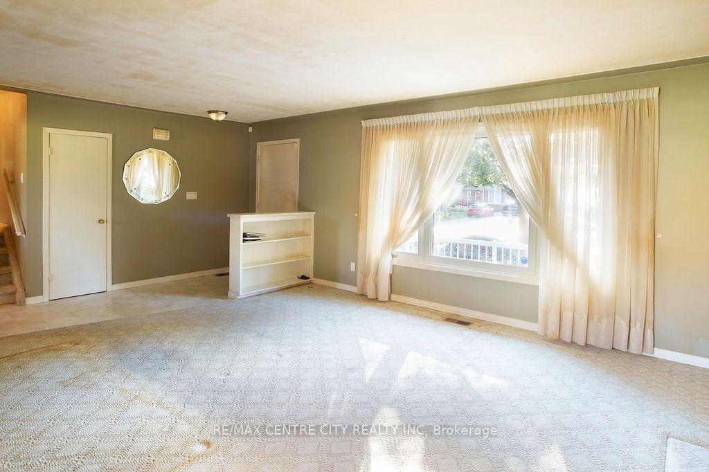 Photo 7 of 1478 Glengarry Avenue, London, North H — HOMEH