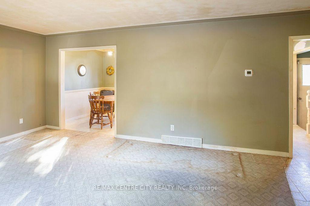 Photo 8 of 1478 Glengarry Avenue, London, North H — HOMEH