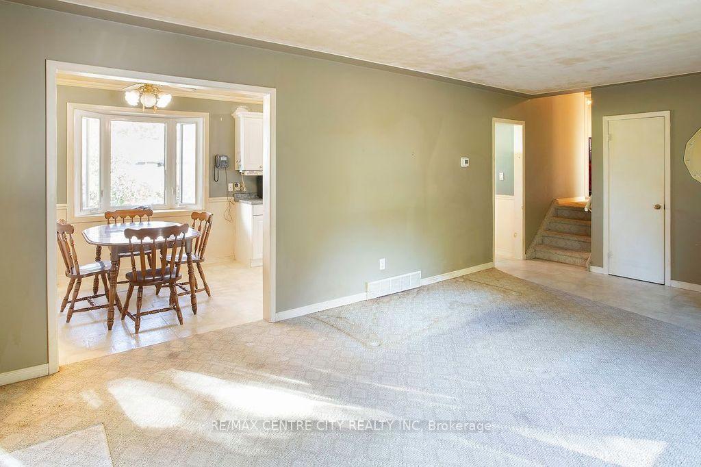 Photo 9 of 1478 Glengarry Avenue, London, North H — HOMEH