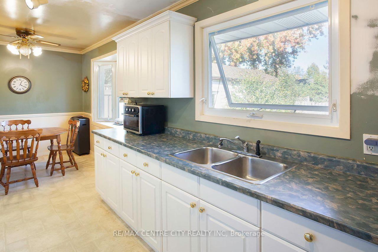 Photo 11 of 1478 Glengarry Avenue, London, North H — HOMEH