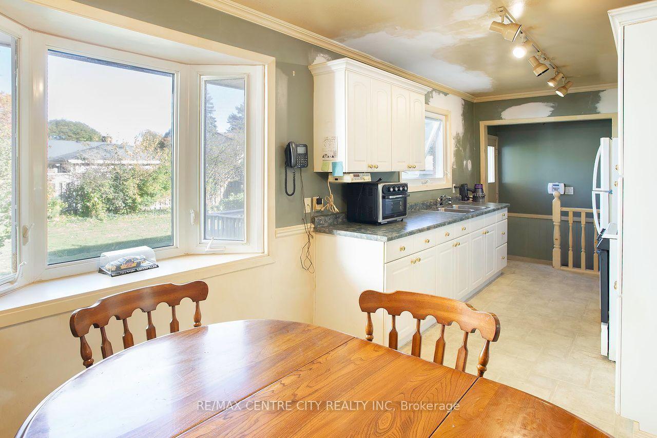 Photo 12 of 1478 Glengarry Avenue, London, North H — HOMEH