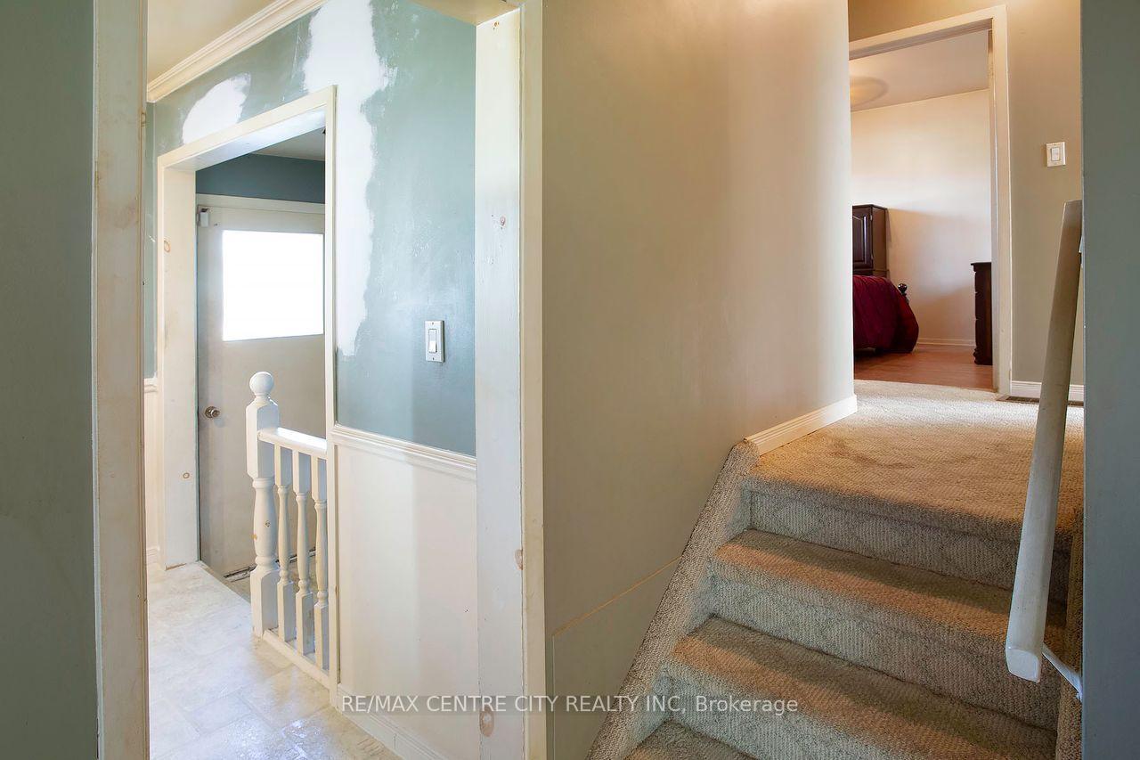 Photo 14 of 1478 Glengarry Avenue, London, North H — HOMEH