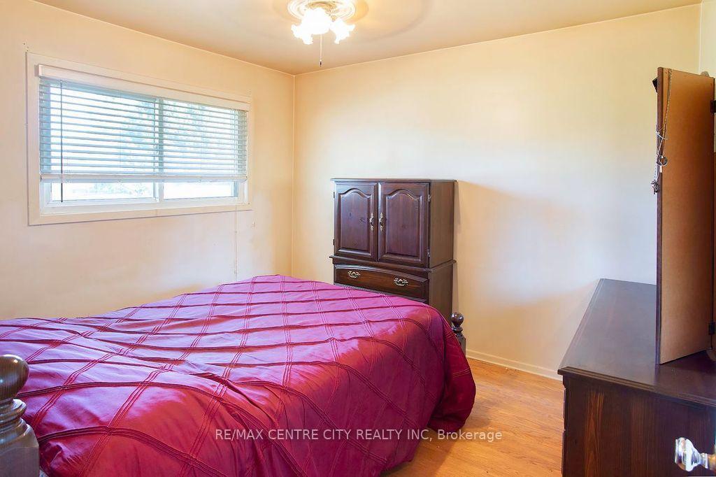Photo 16 of 1478 Glengarry Avenue, London, North H — HOMEH