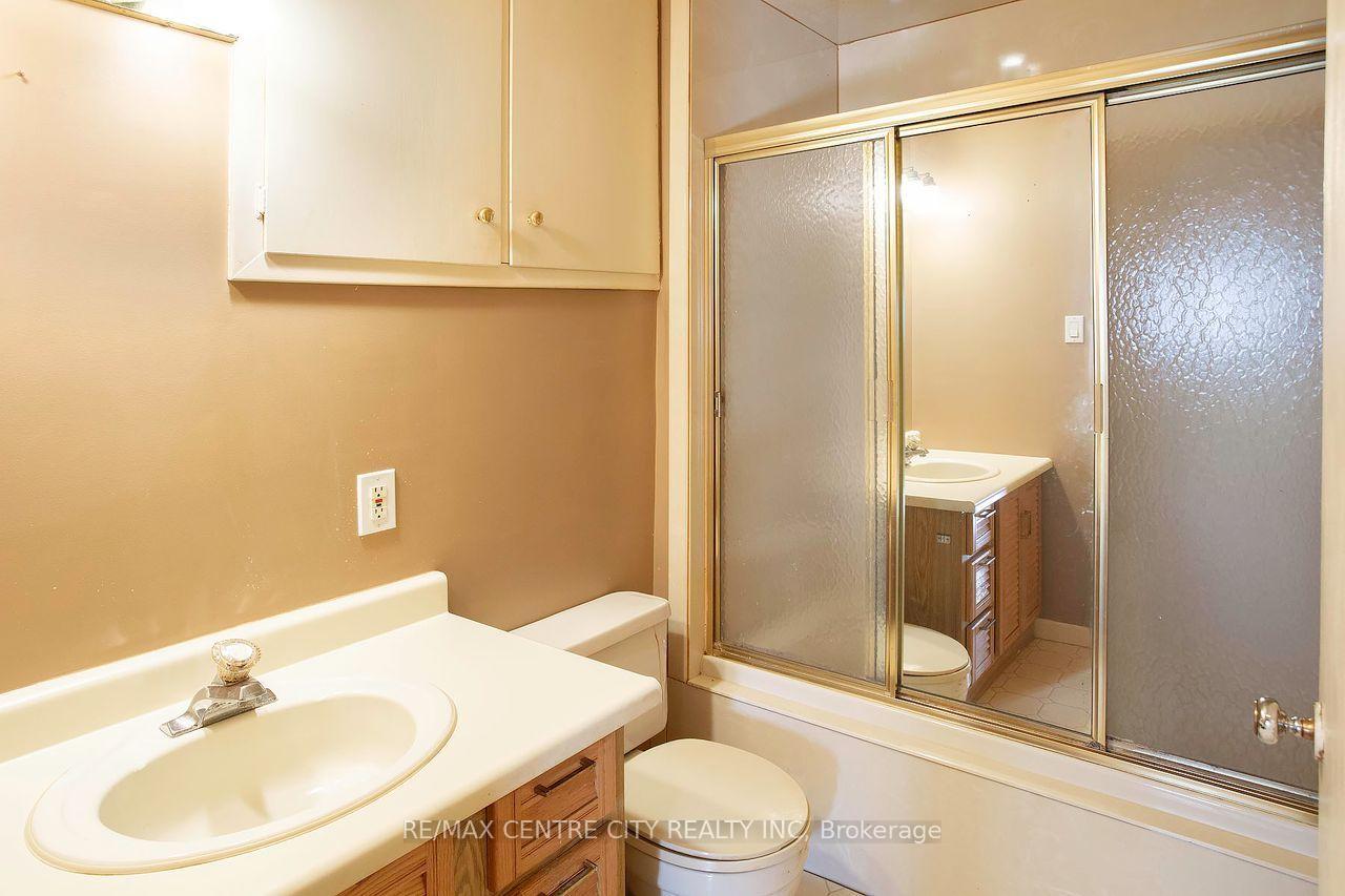 Photo 21 of 1478 Glengarry Avenue, London, North H — HOMEH