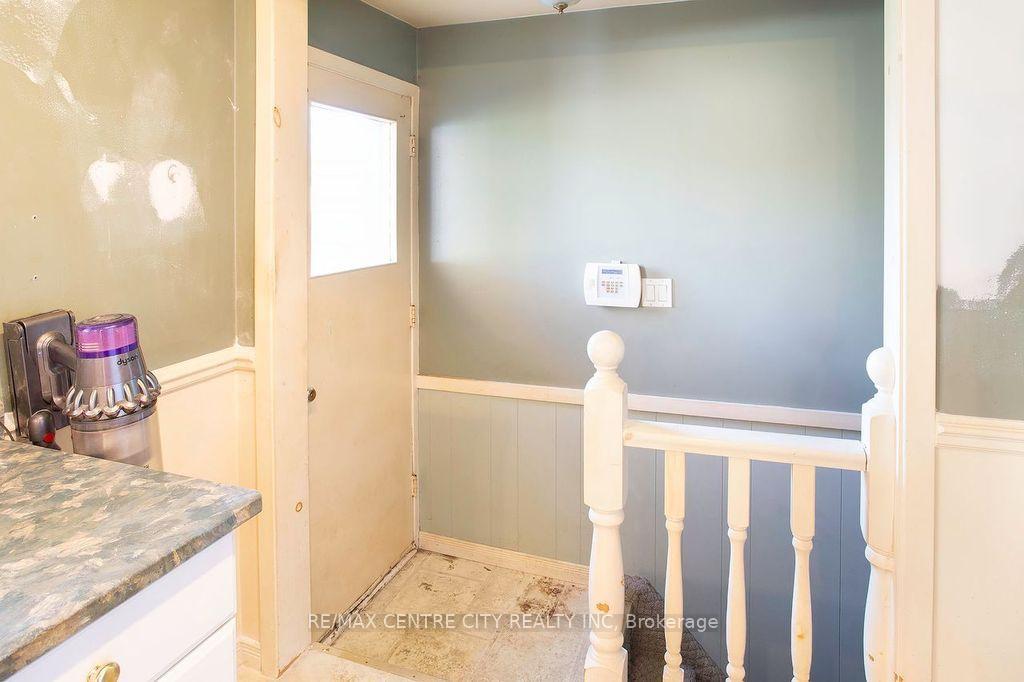 Photo 22 of 1478 Glengarry Avenue, London, North H — HOMEH
