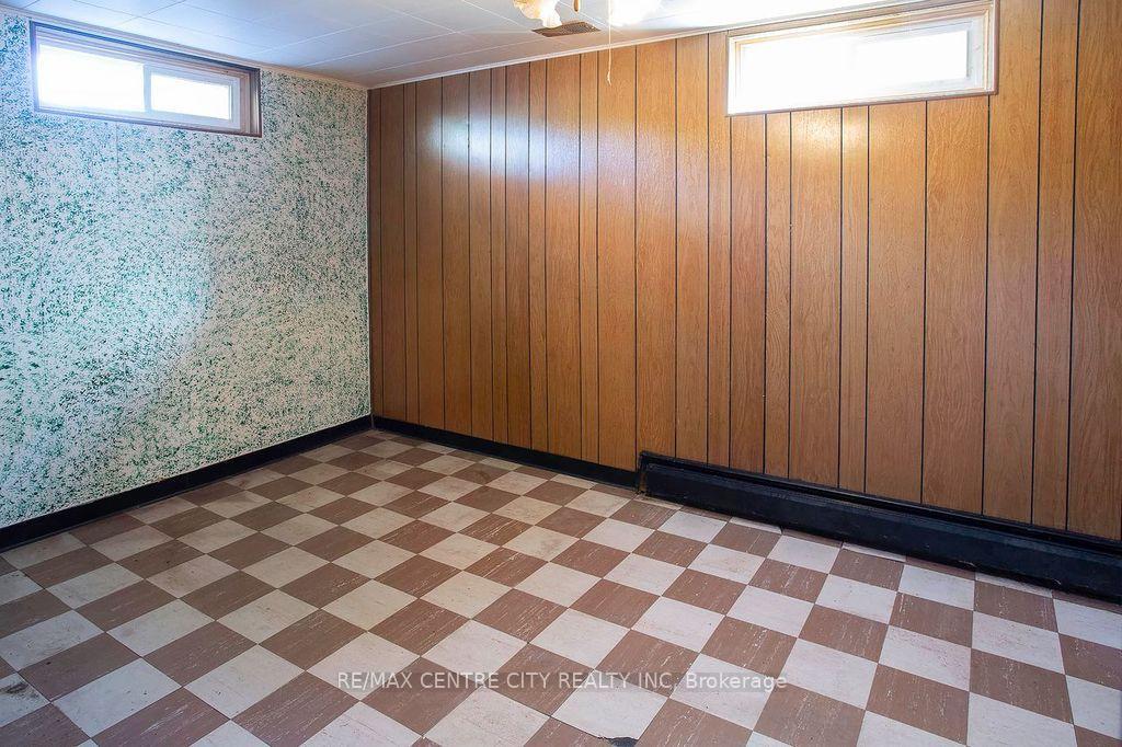 Photo 24 of 1478 Glengarry Avenue, London, North H — HOMEH