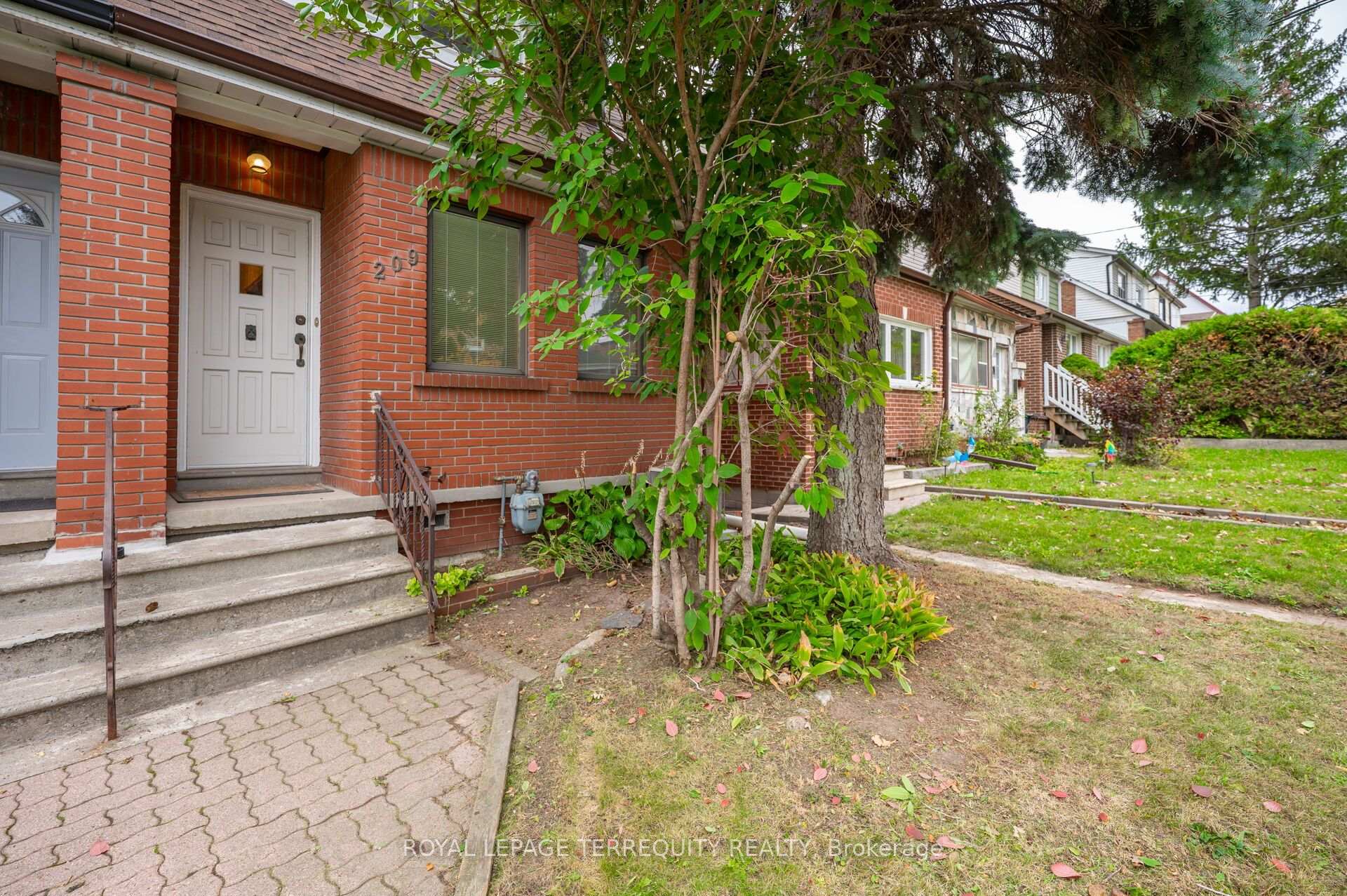 Photo 2 of 209 Caledonia Road, Toronto, Corso Italia-Davenport — HOMEH