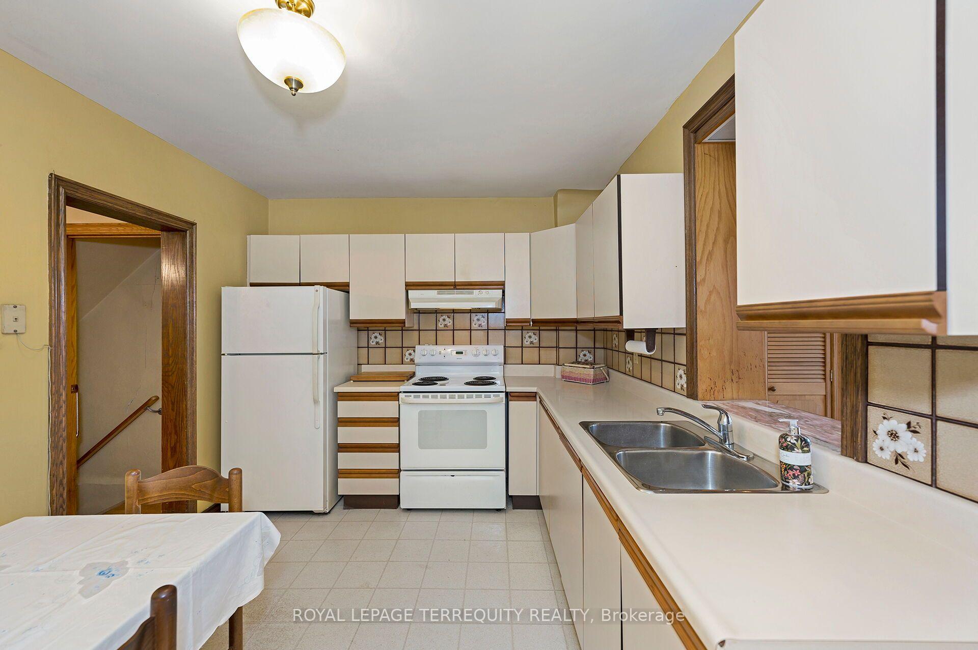 Photo 11 of 209 Caledonia Road, Toronto, Corso Italia-Davenport — HOMEH