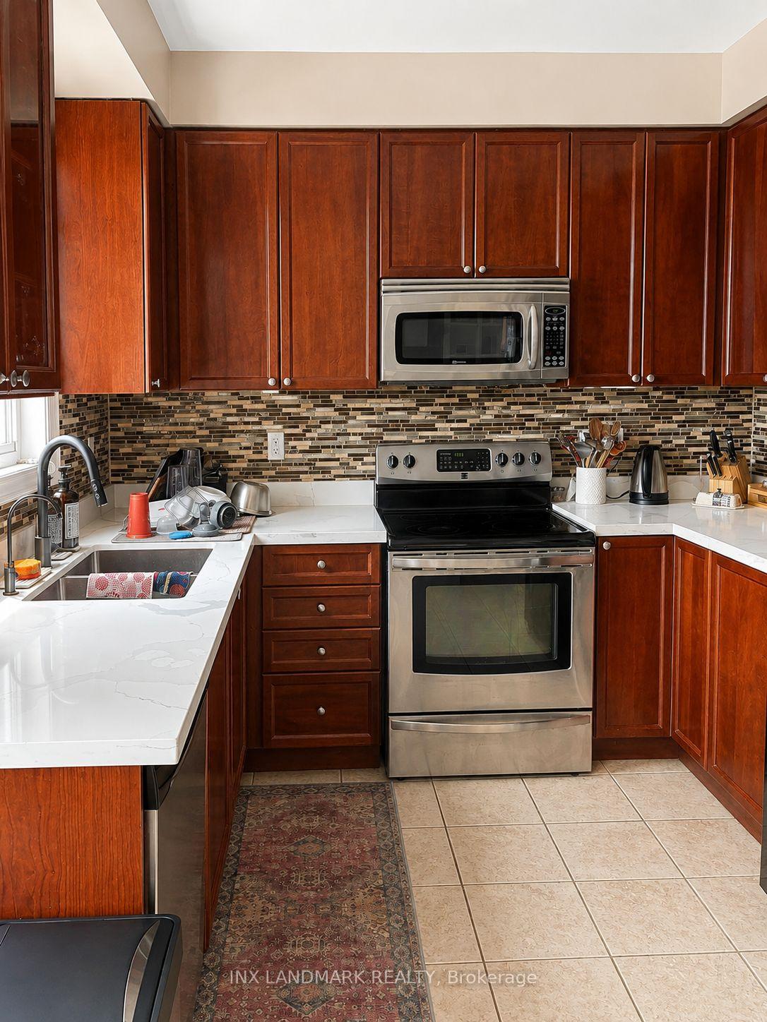 Photo 6 of 19 Stuart Avenue N, Barrie, Innis-Shore — HOMEH