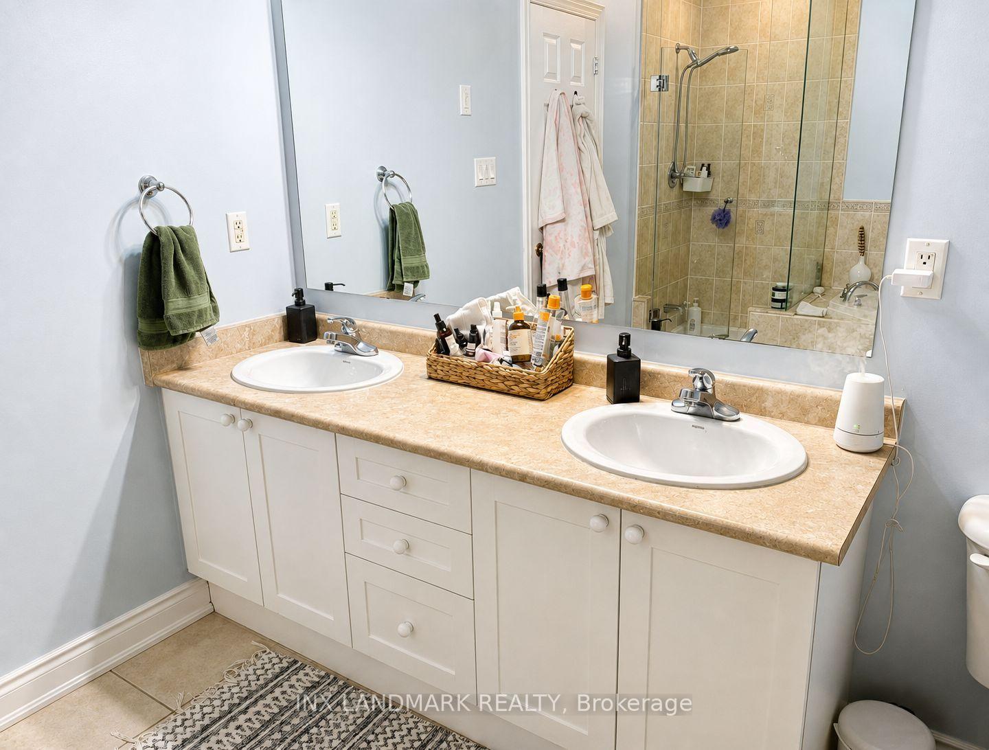 Photo 11 of 19 Stuart Avenue N, Barrie, Innis-Shore — HOMEH