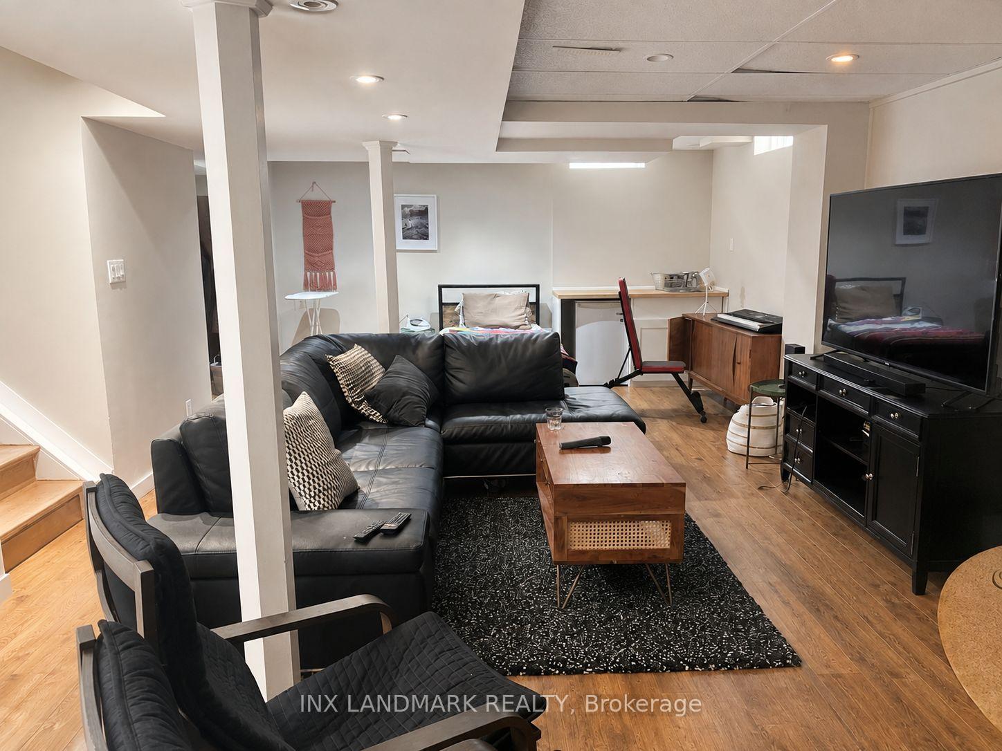 Photo 15 of 19 Stuart Avenue N, Barrie, Innis-Shore — HOMEH