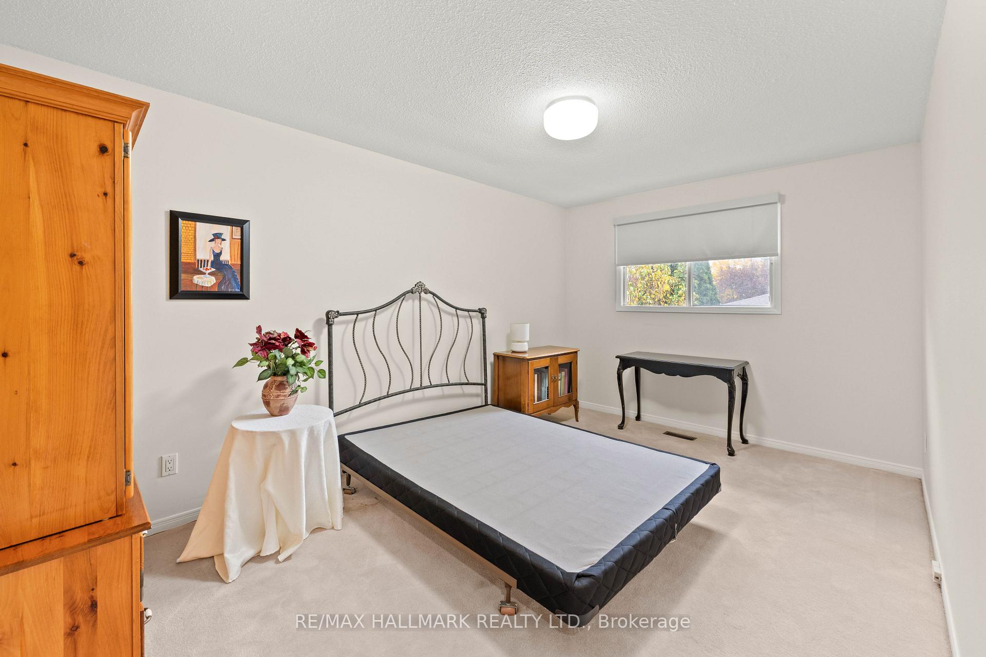 Photo 2 of 7 Charnwood Place, Markham, Aileen-Willowbrook — HOMEH