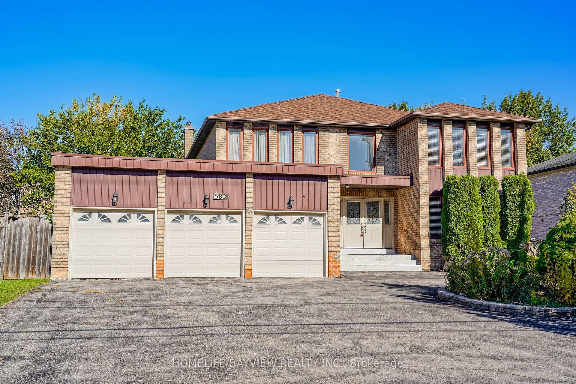 Front of 580 Elgin Mills Road W