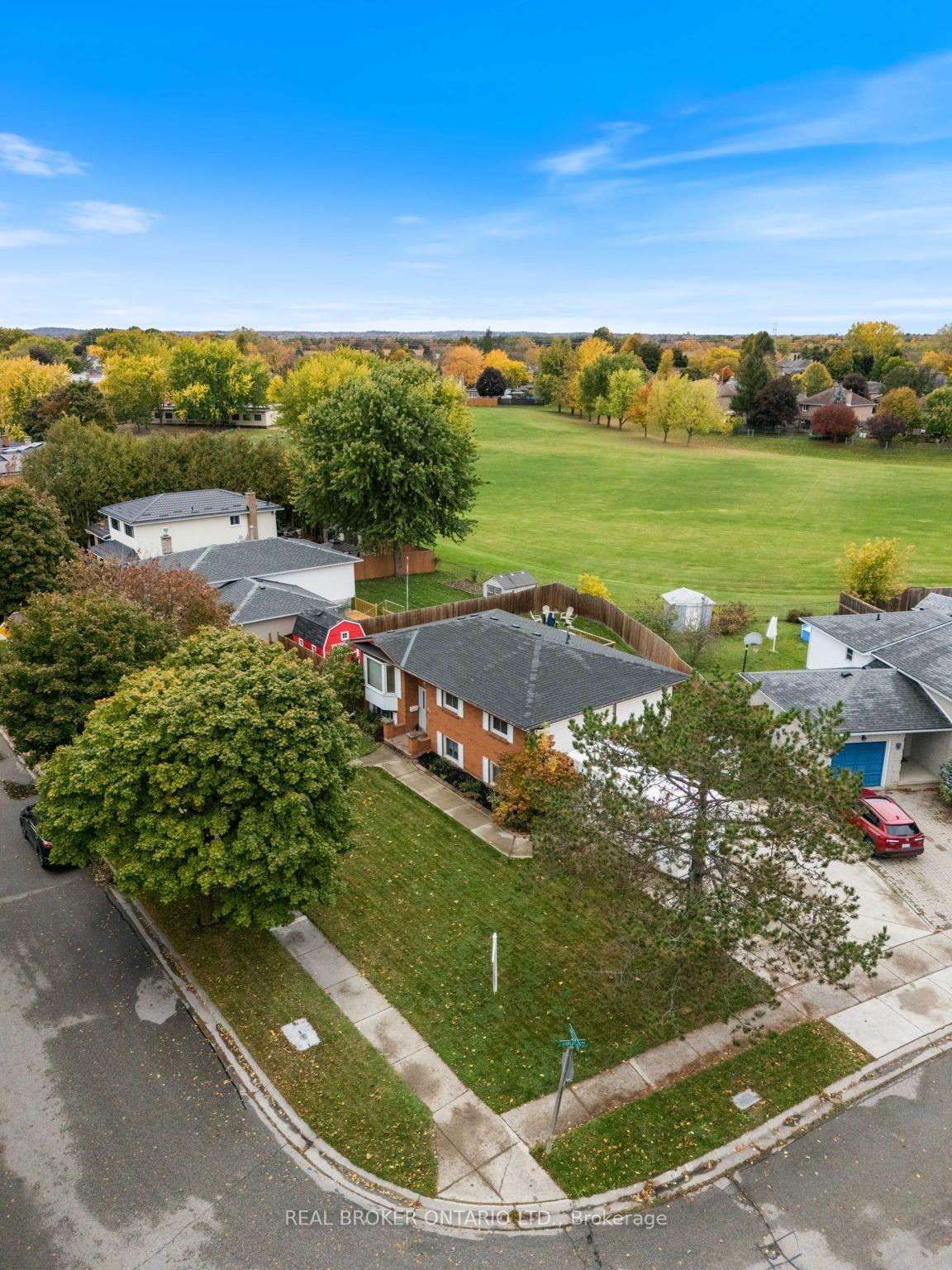 Photo 8 of 31 Gillin Road, Brantford, Brantwood Park — HOMEH