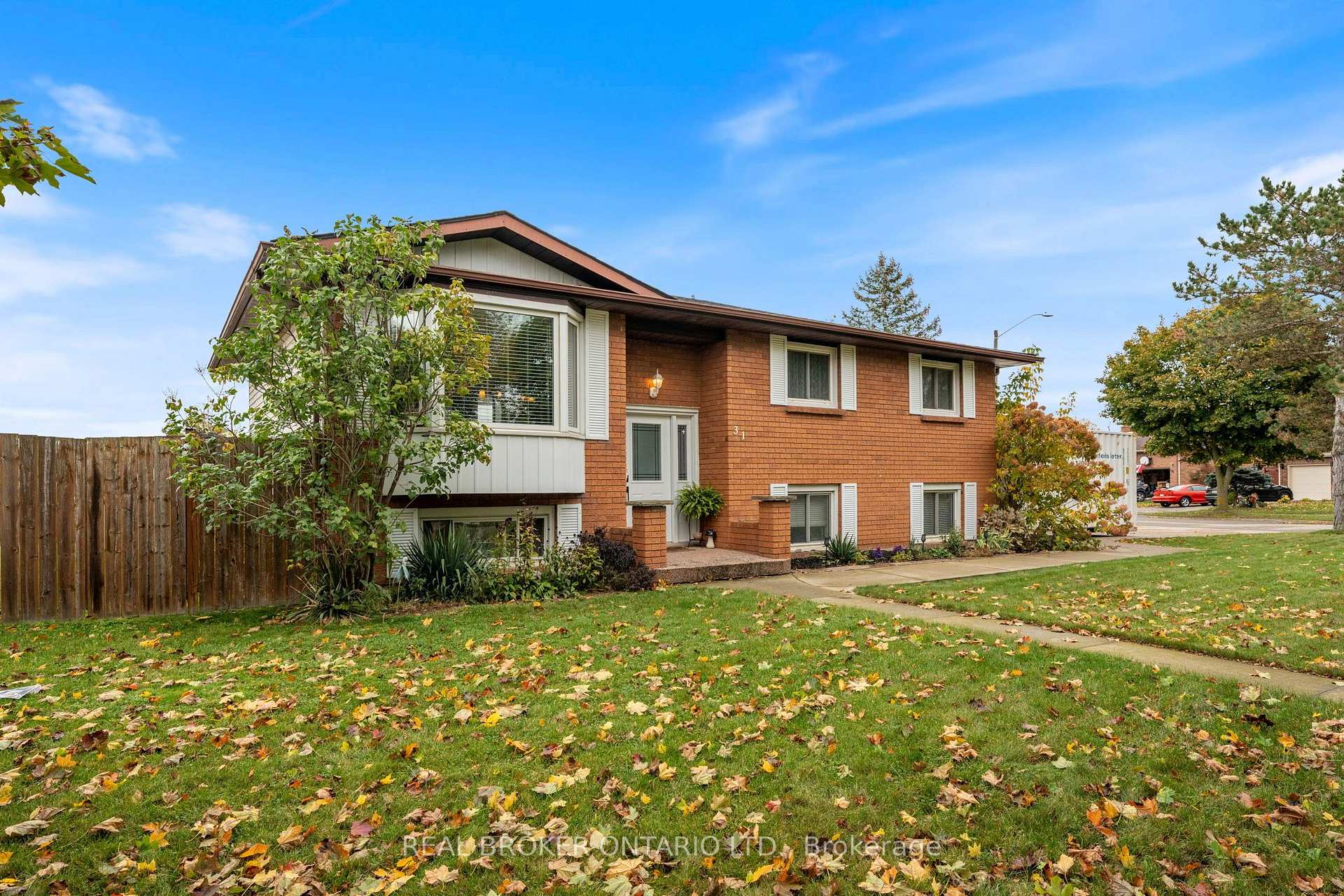 Photo 12 of 31 Gillin Road, Brantford, Brantwood Park — HOMEH