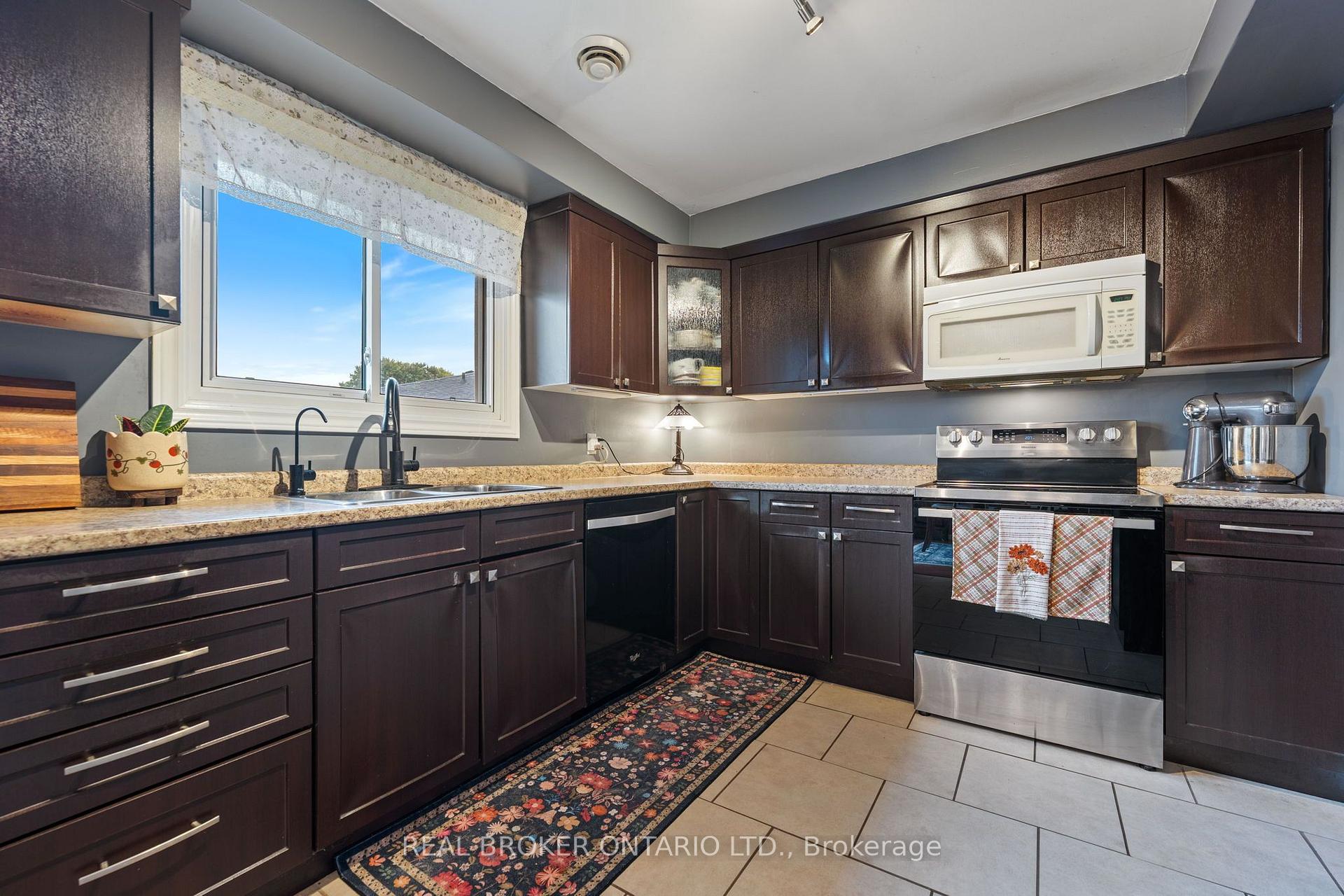 Photo 19 of 31 Gillin Road, Brantford, Brantwood Park — HOMEH