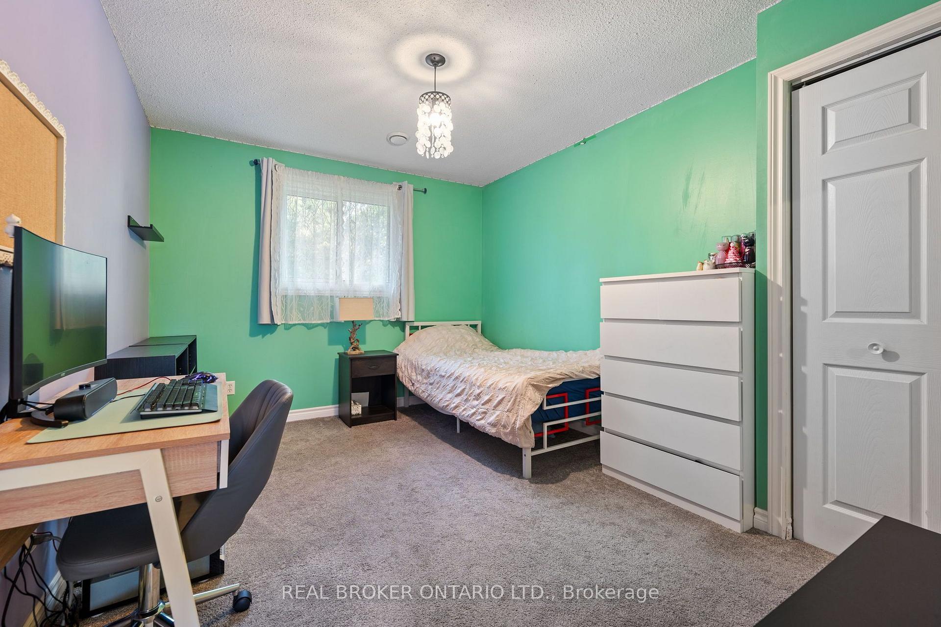 Photo 25 of 31 Gillin Road, Brantford, Brantwood Park — HOMEH