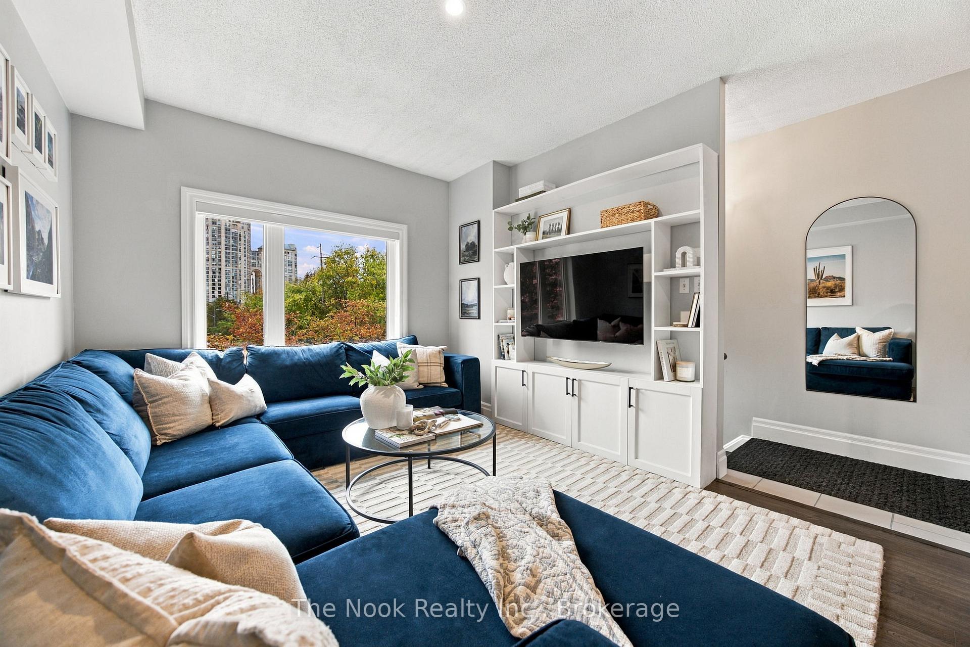 Photo 7 of 32 Harbourview Crescent, Etobicoke, Mimico — HOMEH