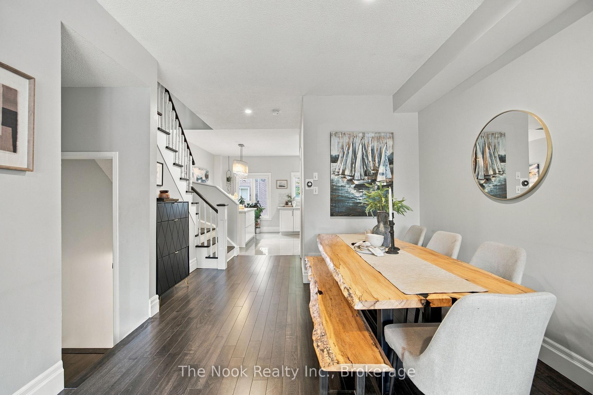 Photo 10 of 32 Harbourview Crescent, Etobicoke, Mimico — HOMEH
