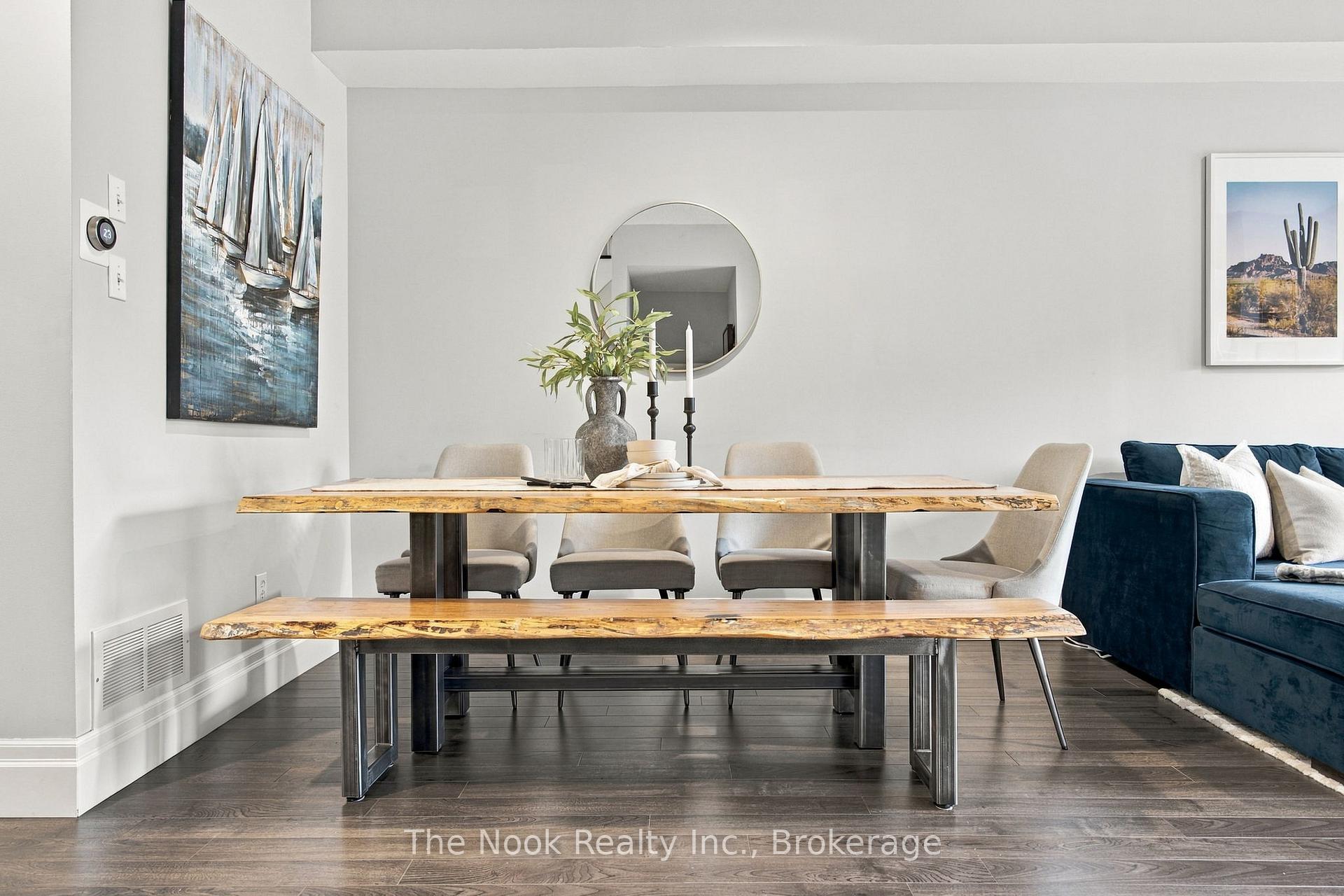 Photo 11 of 32 Harbourview Crescent, Etobicoke, Mimico — HOMEH