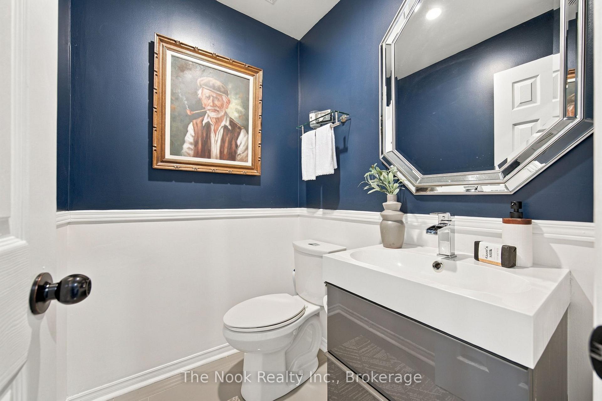 Photo 13 of 32 Harbourview Crescent, Etobicoke, Mimico — HOMEH