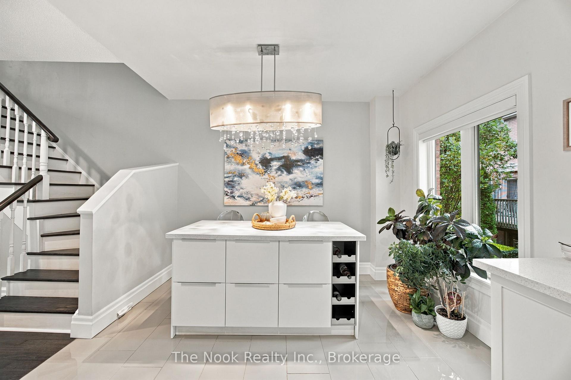 Photo 14 of 32 Harbourview Crescent, Etobicoke, Mimico — HOMEH