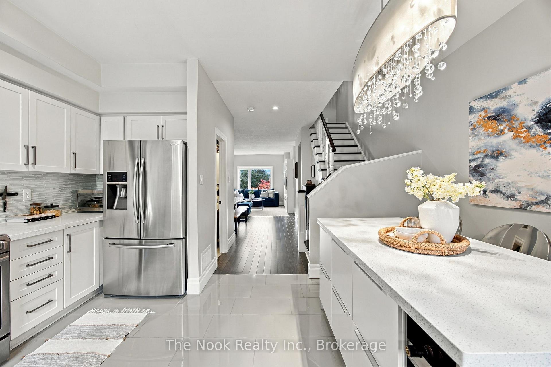 Photo 17 of 32 Harbourview Crescent, Etobicoke, Mimico — HOMEH
