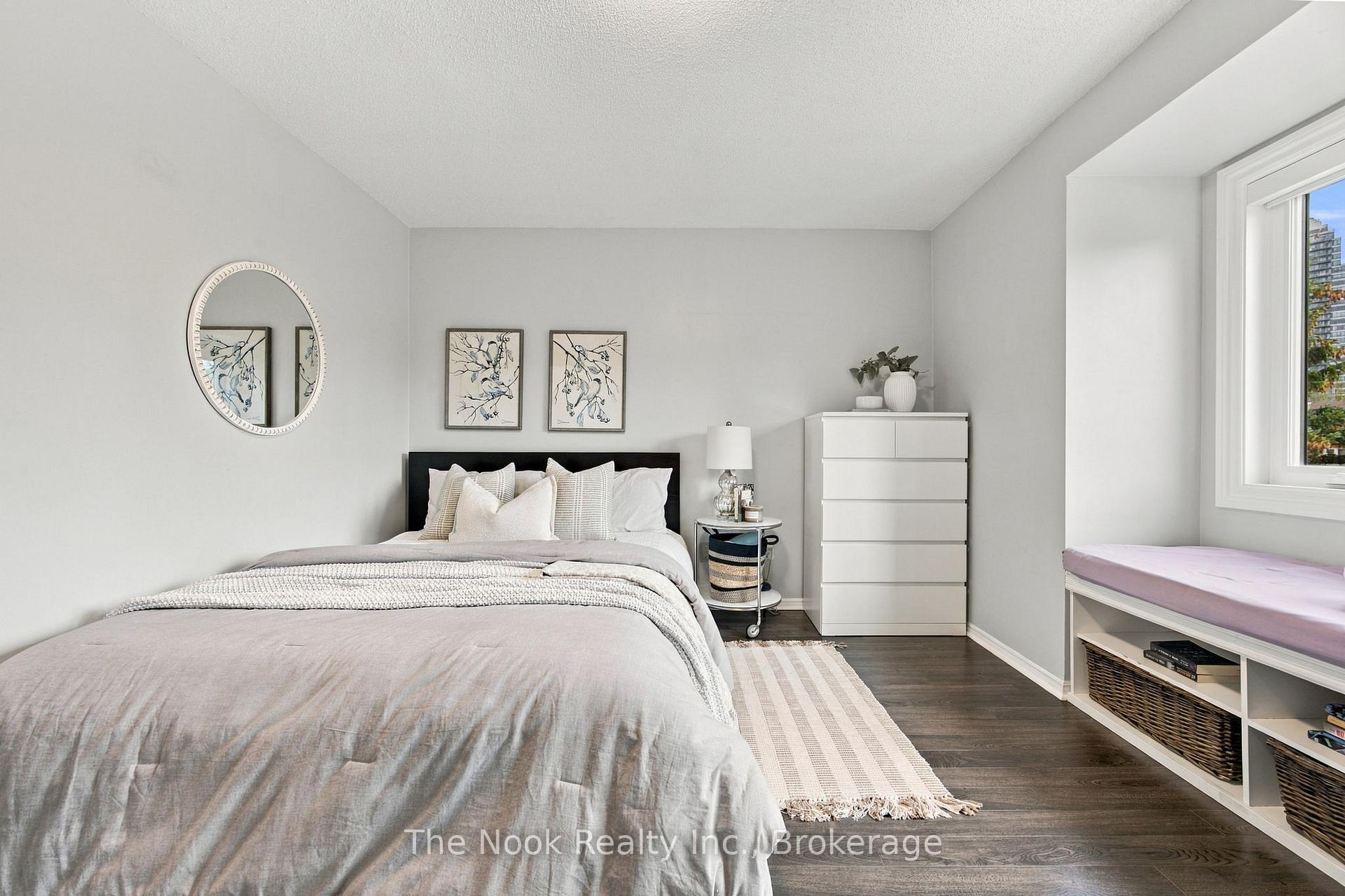 Photo 19 of 32 Harbourview Crescent, Etobicoke, Mimico — HOMEH