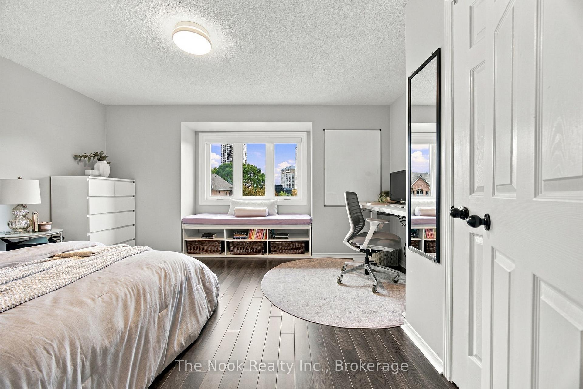 Photo 20 of 32 Harbourview Crescent, Etobicoke, Mimico — HOMEH