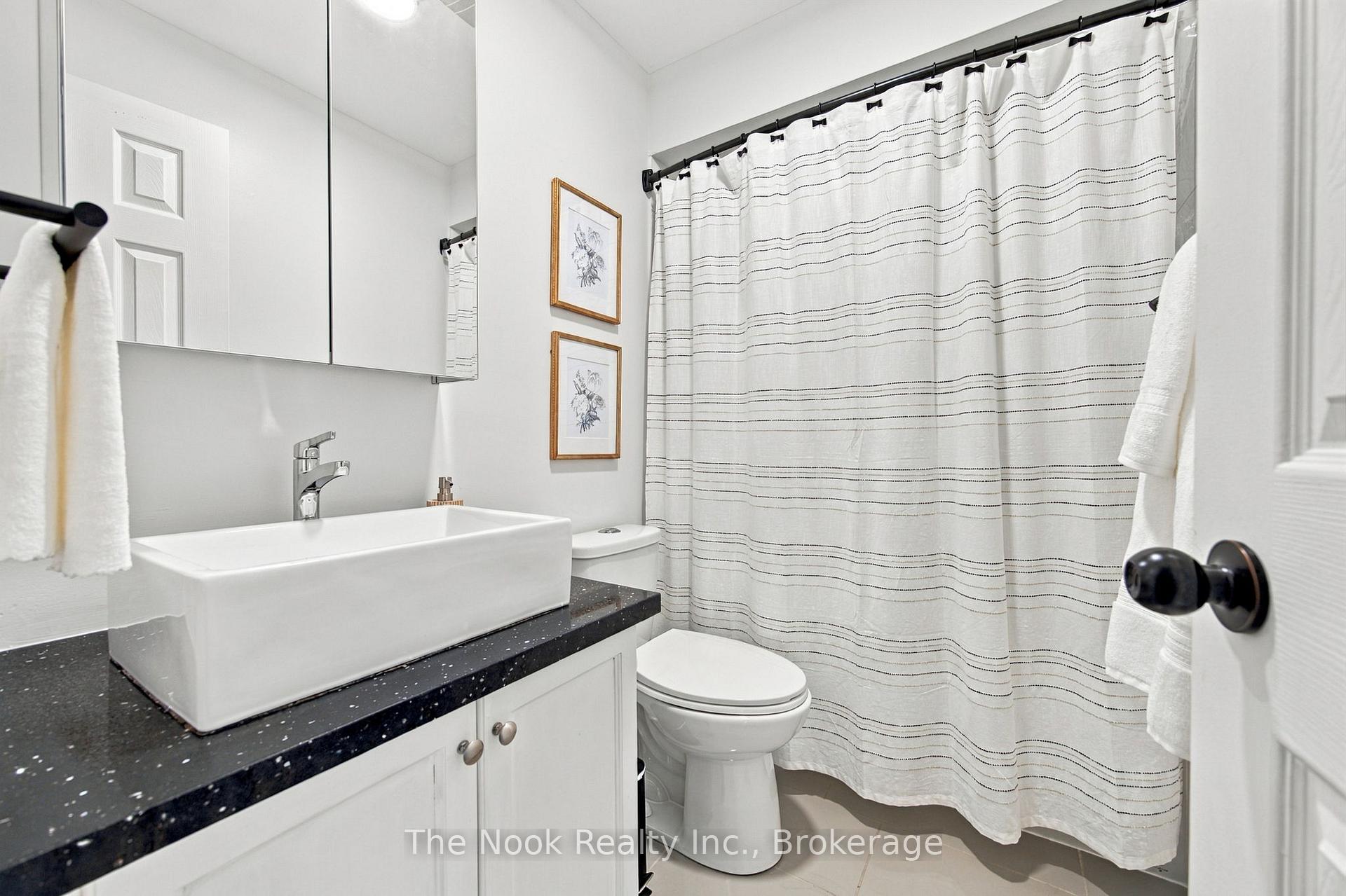 Photo 22 of 32 Harbourview Crescent, Etobicoke, Mimico — HOMEH