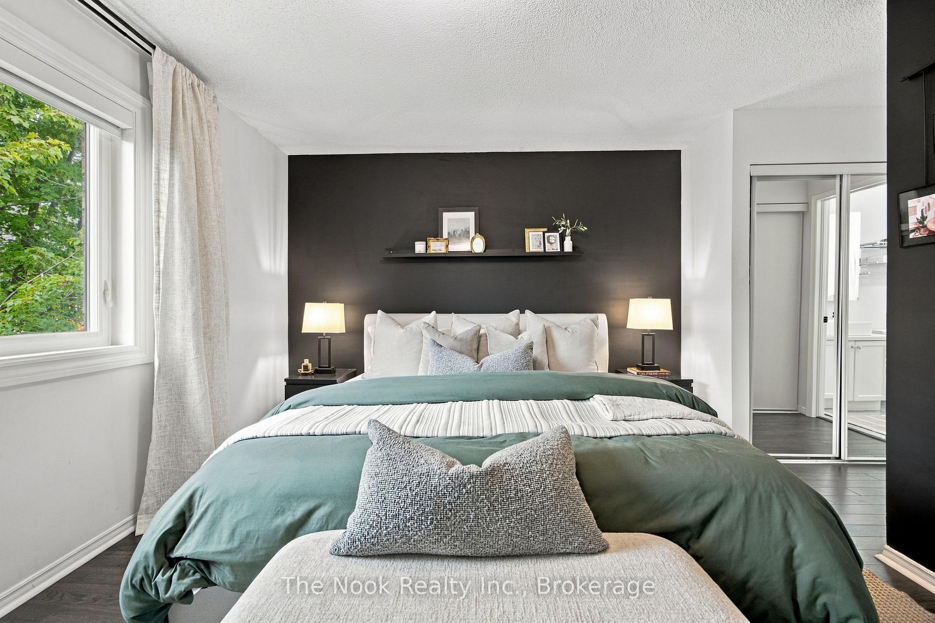 Photo 26 of 32 Harbourview Crescent, Etobicoke, Mimico — HOMEH