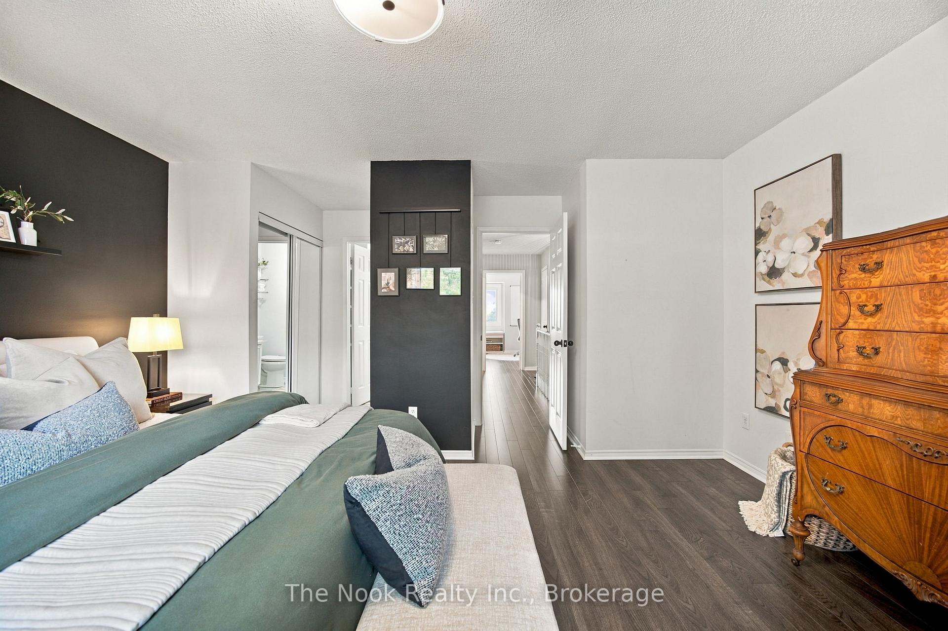 Photo 27 of 32 Harbourview Crescent, Etobicoke, Mimico — HOMEH