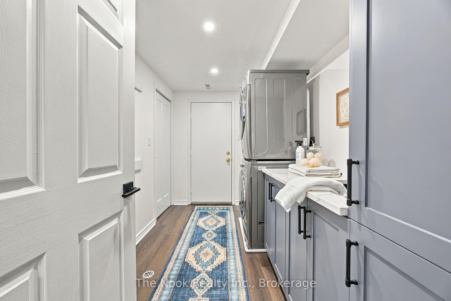 Photo 31 of 32 Harbourview Crescent, Etobicoke, Mimico — HOMEH