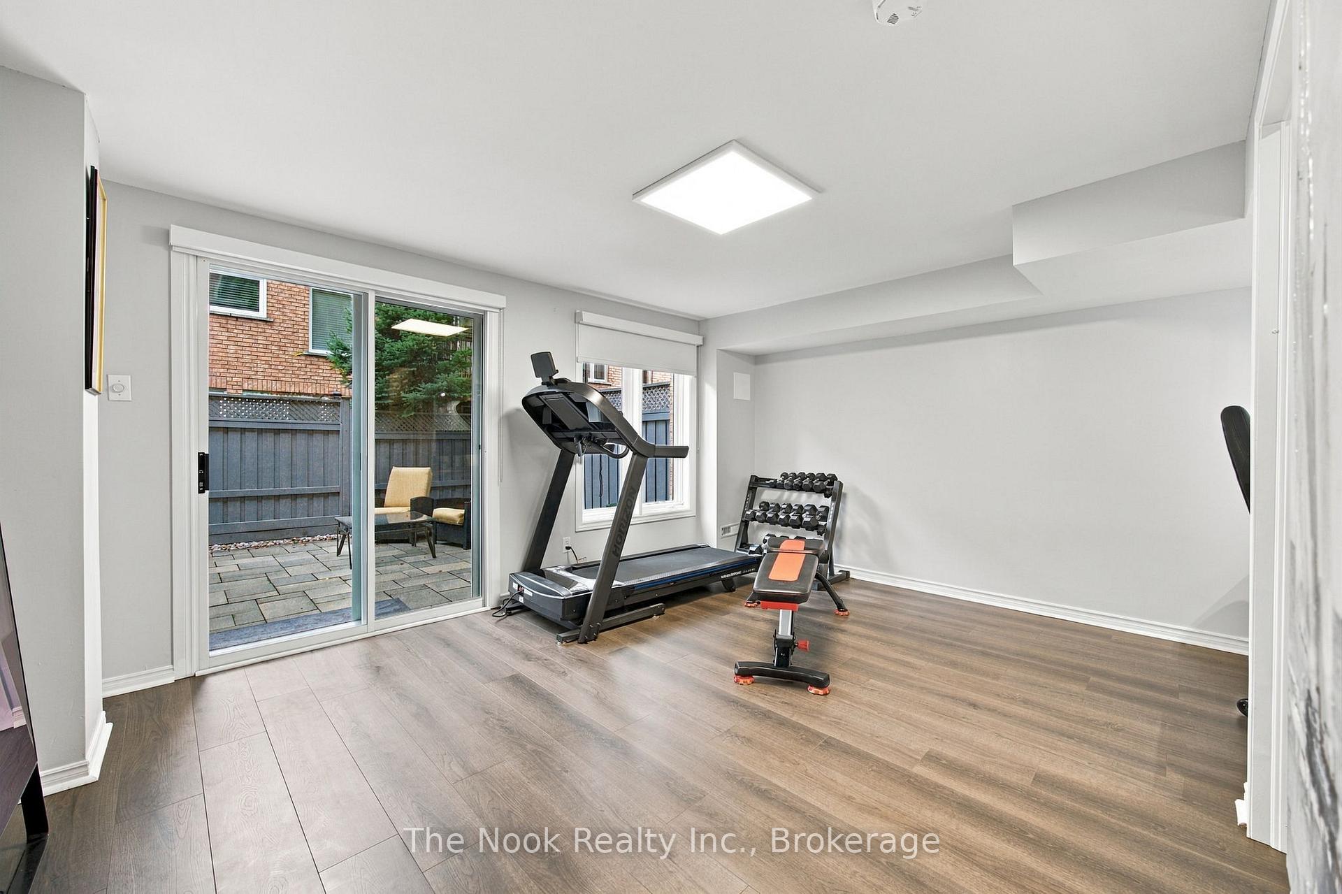 Photo 33 of 32 Harbourview Crescent, Etobicoke, Mimico — HOMEH