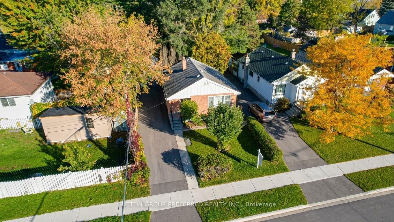 Photo 2 of 1622 Leonard Street, London, East H — HOMEH